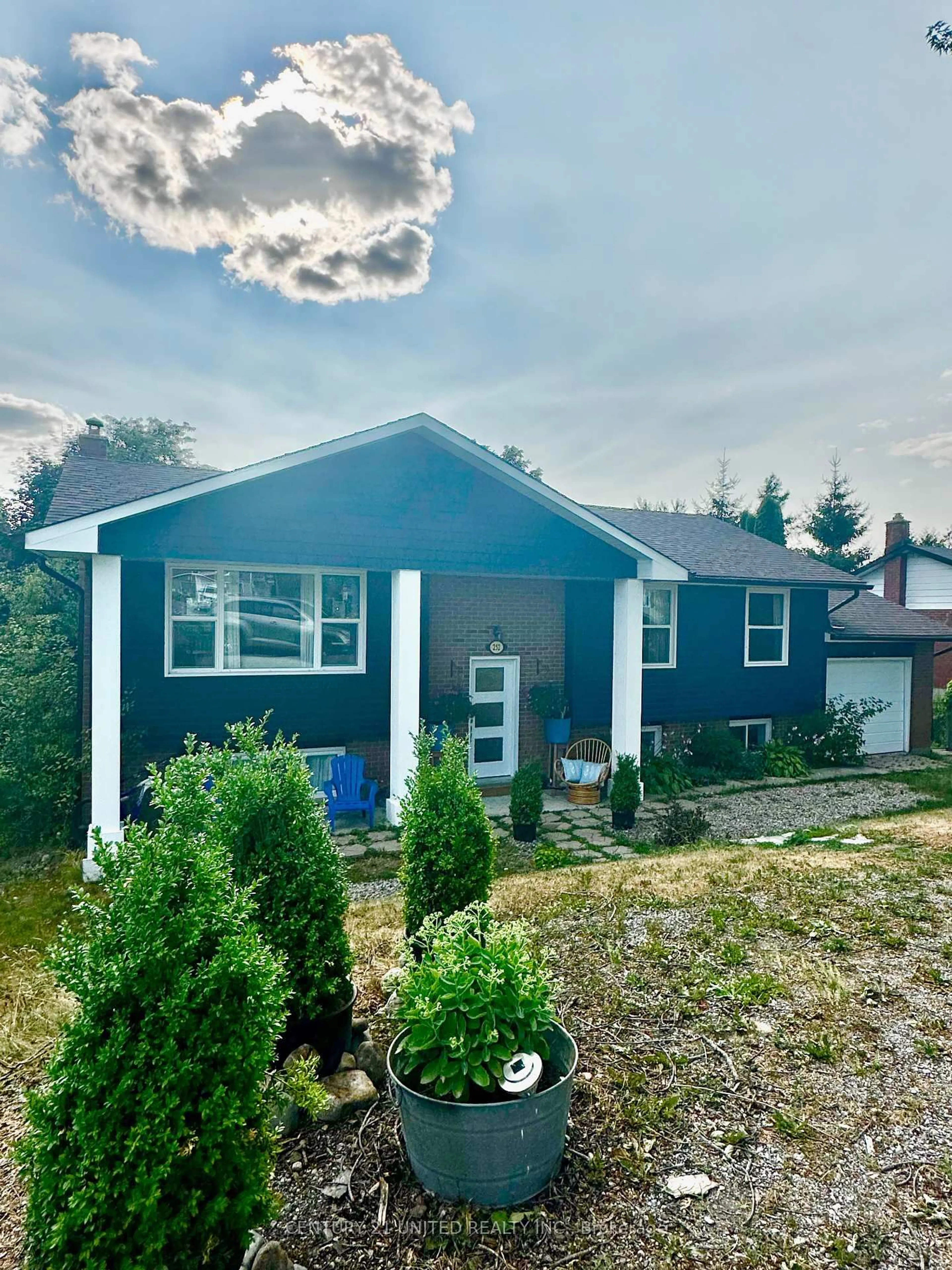 Home with vinyl exterior material, street for 252 Queen St, Selwyn Ontario K0L 2H0