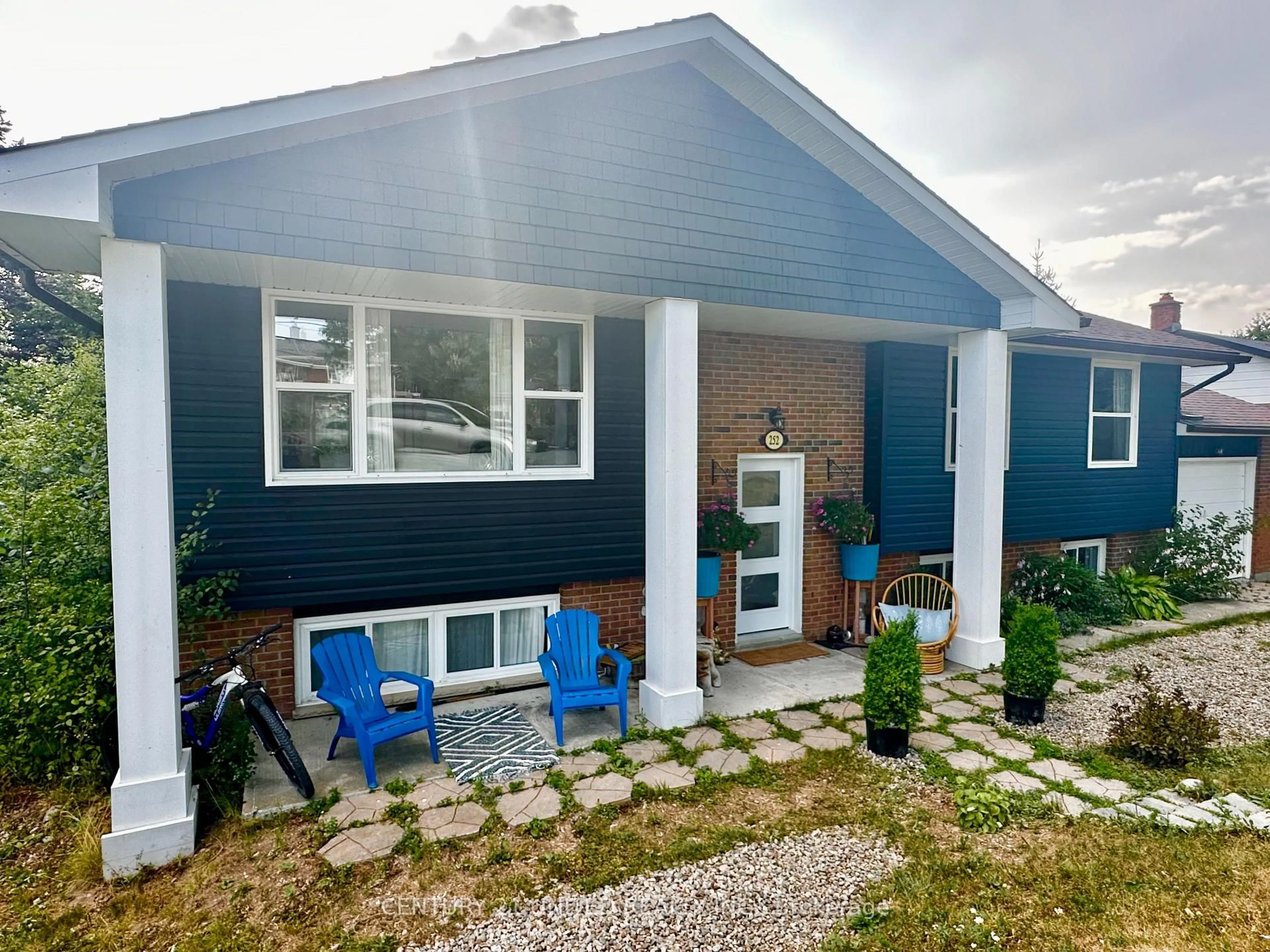 Home with vinyl exterior material, street for 252 Queen St, Selwyn Ontario K0L 2H0