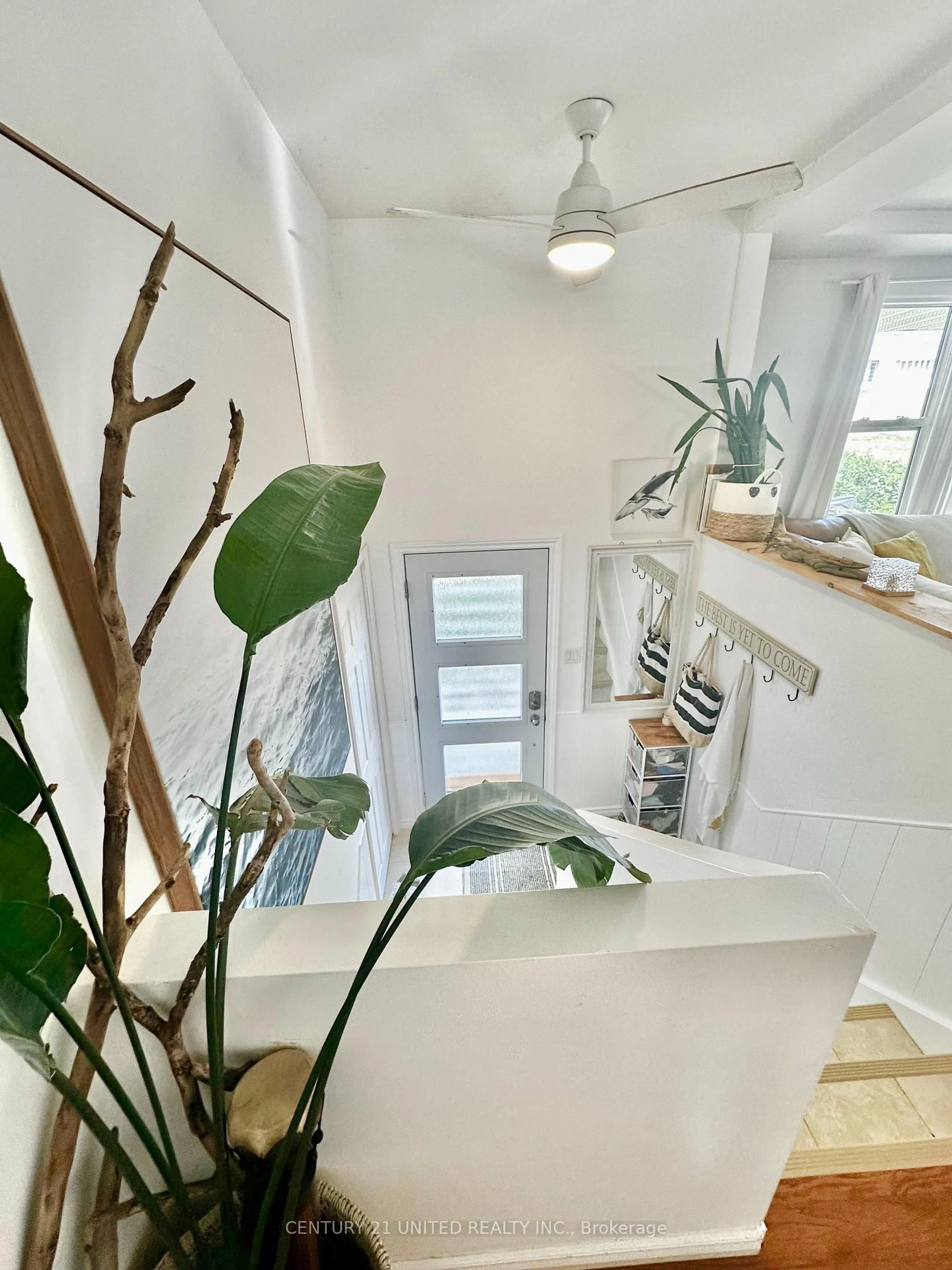 Indoor entryway for 252 Queen St, Selwyn Ontario K0L 2H0