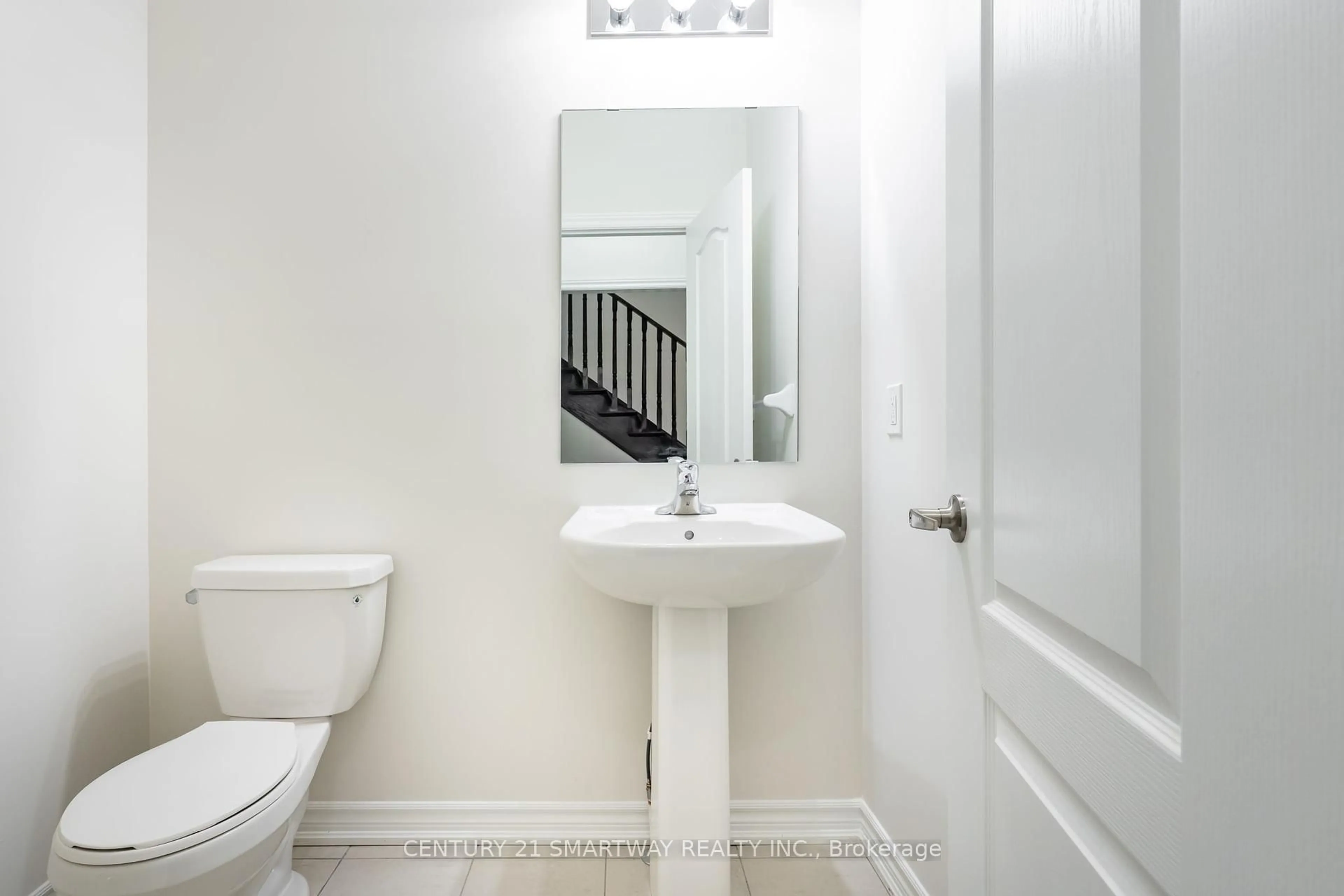 Standard bathroom, unknown for 12 Huntsworth Ave, Thorold Ontario L2V 5G7
