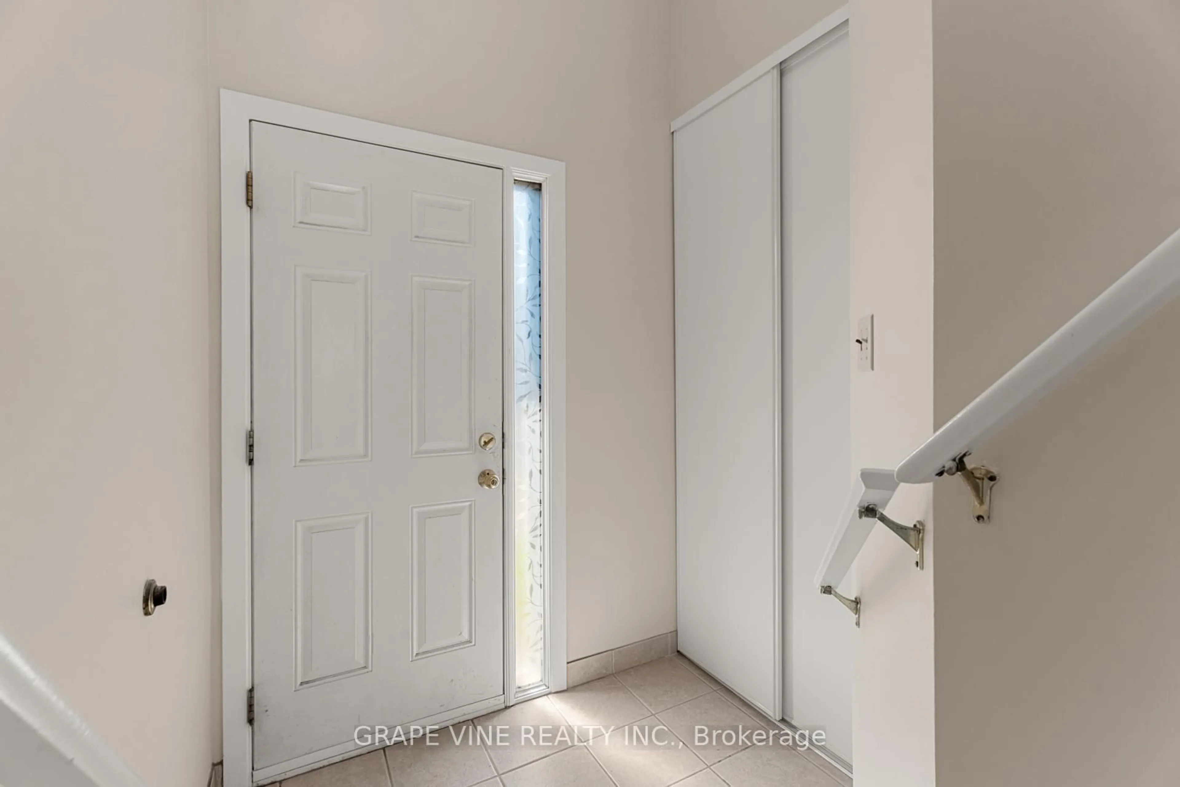 Indoor entryway for 2671 Pimlico Cres #31, Ottawa Ontario K1T 2A6