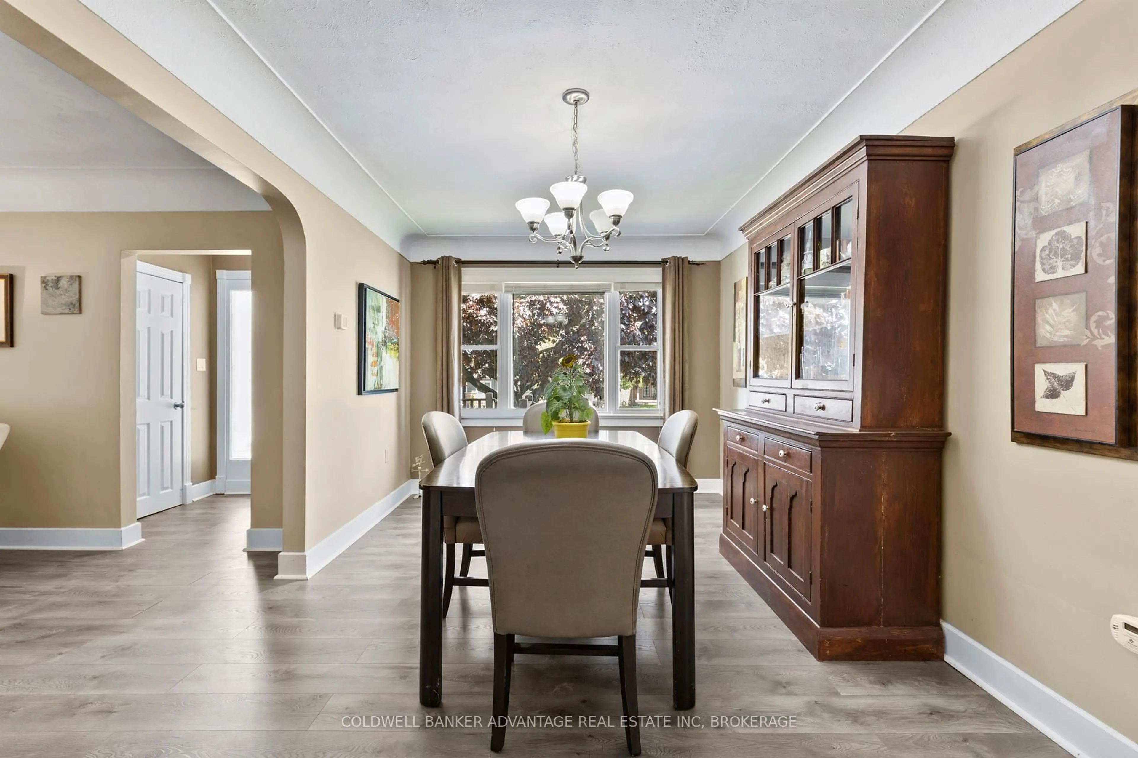 Dining room, ceramic/tile floor for 302 Main St, Grimsby Ontario L3M 1P8