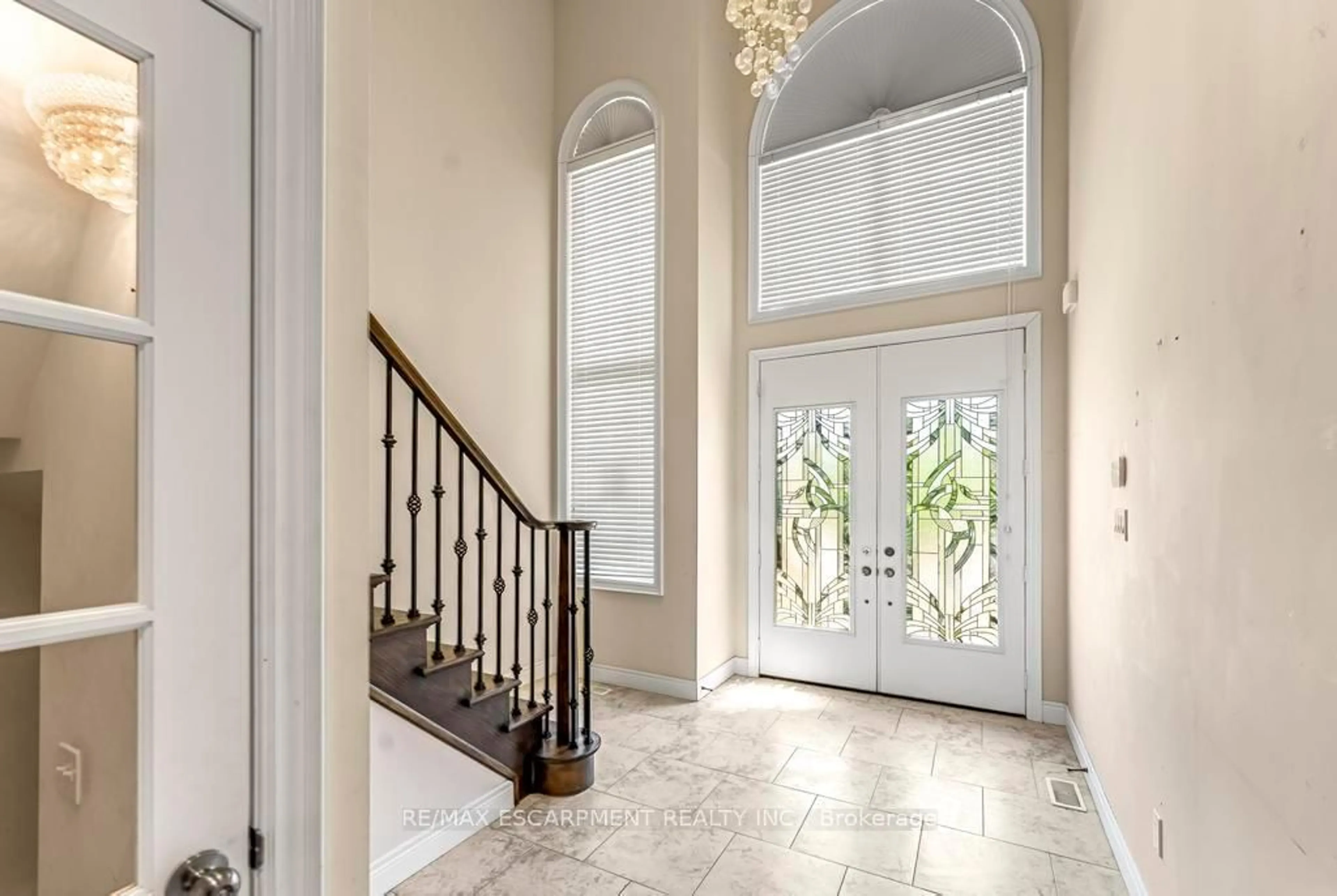Indoor entryway for 134 Davinci Blvd, Hamilton Ontario L9B 0C3