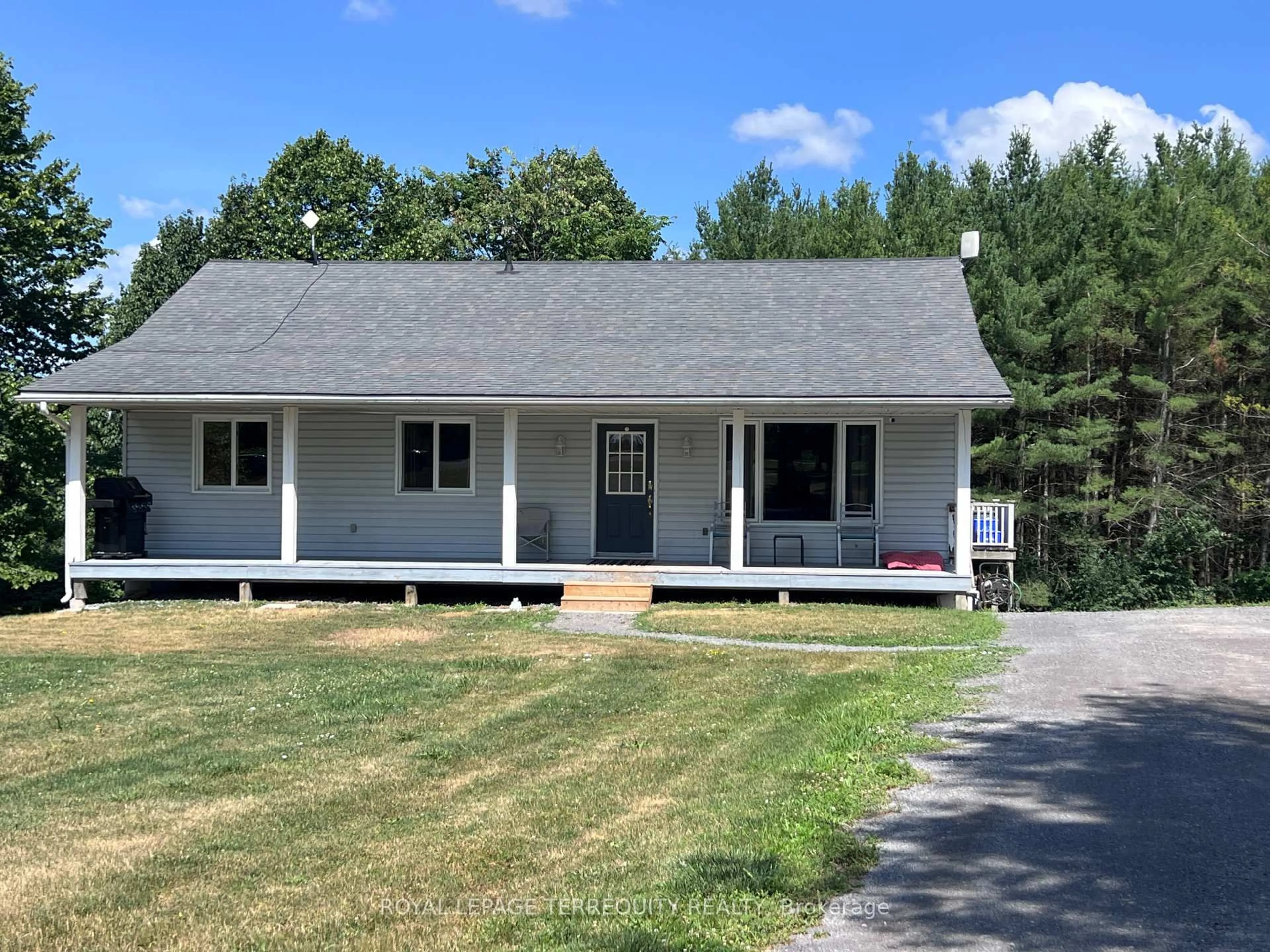 Home with vinyl exterior material, unknown for 168 Boundary Rd, Belleville Ontario K0K 2Y0