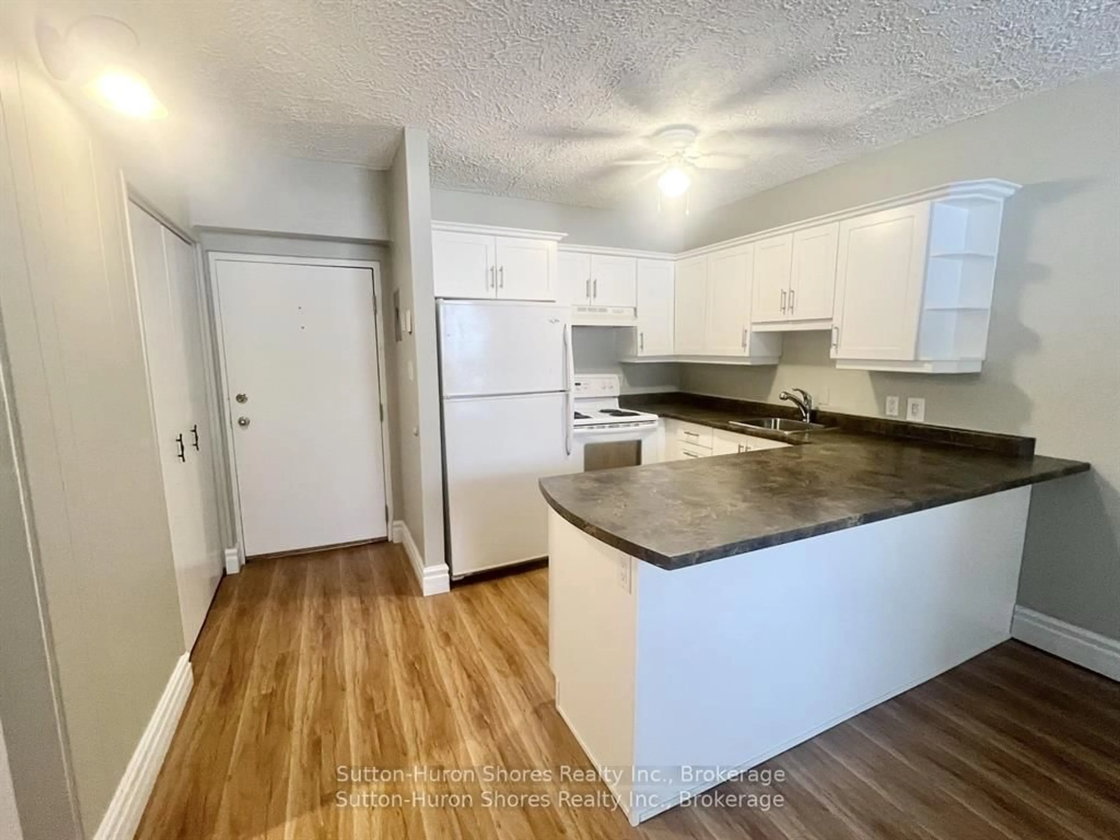 Standard kitchen, unknown for 229 ADELAIDE St #114, Saugeen Shores Ontario N0H 2L0