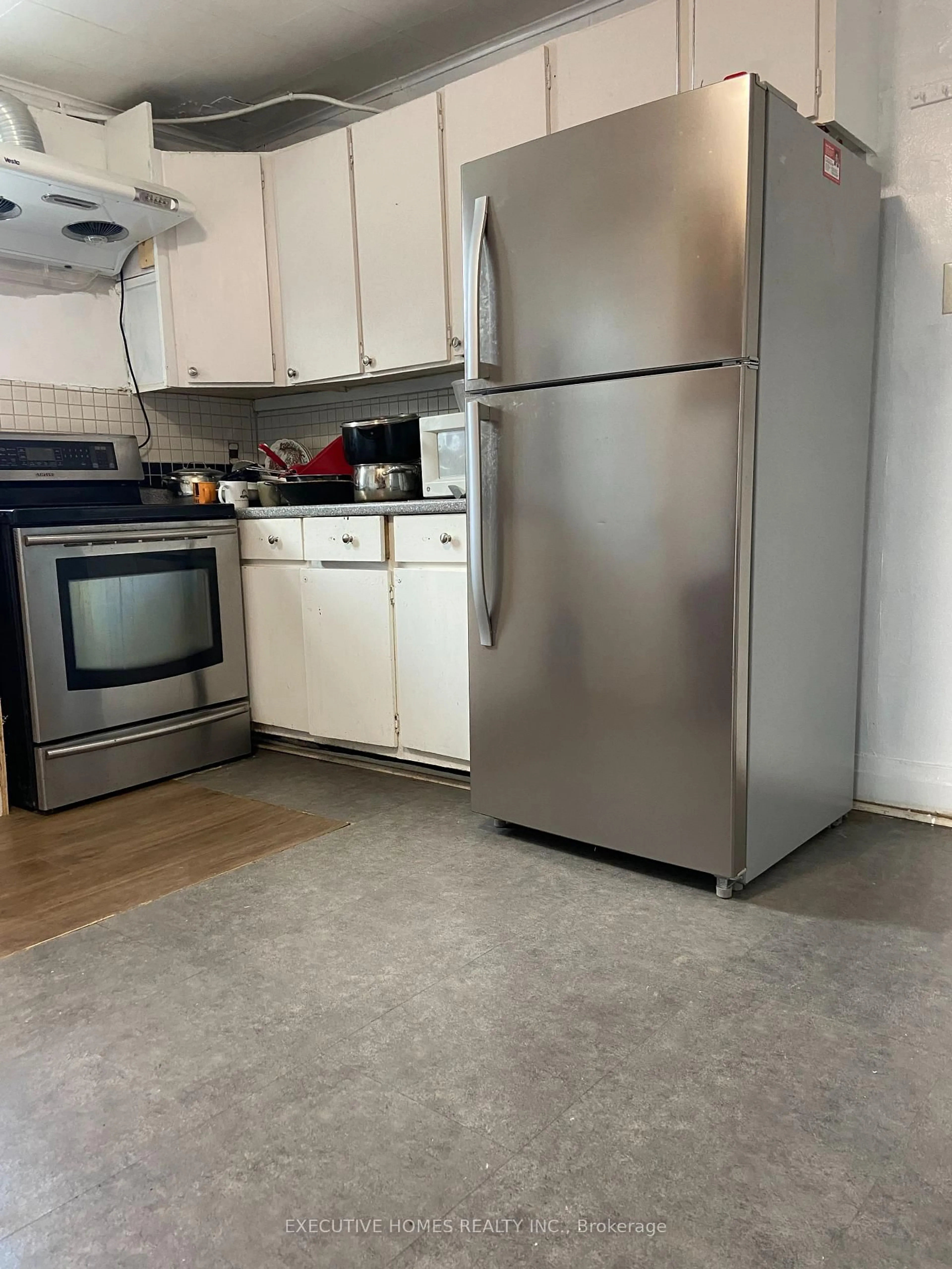 Standard kitchen, unknown for 793 Barton St, Hamilton Ontario L8E 5L8