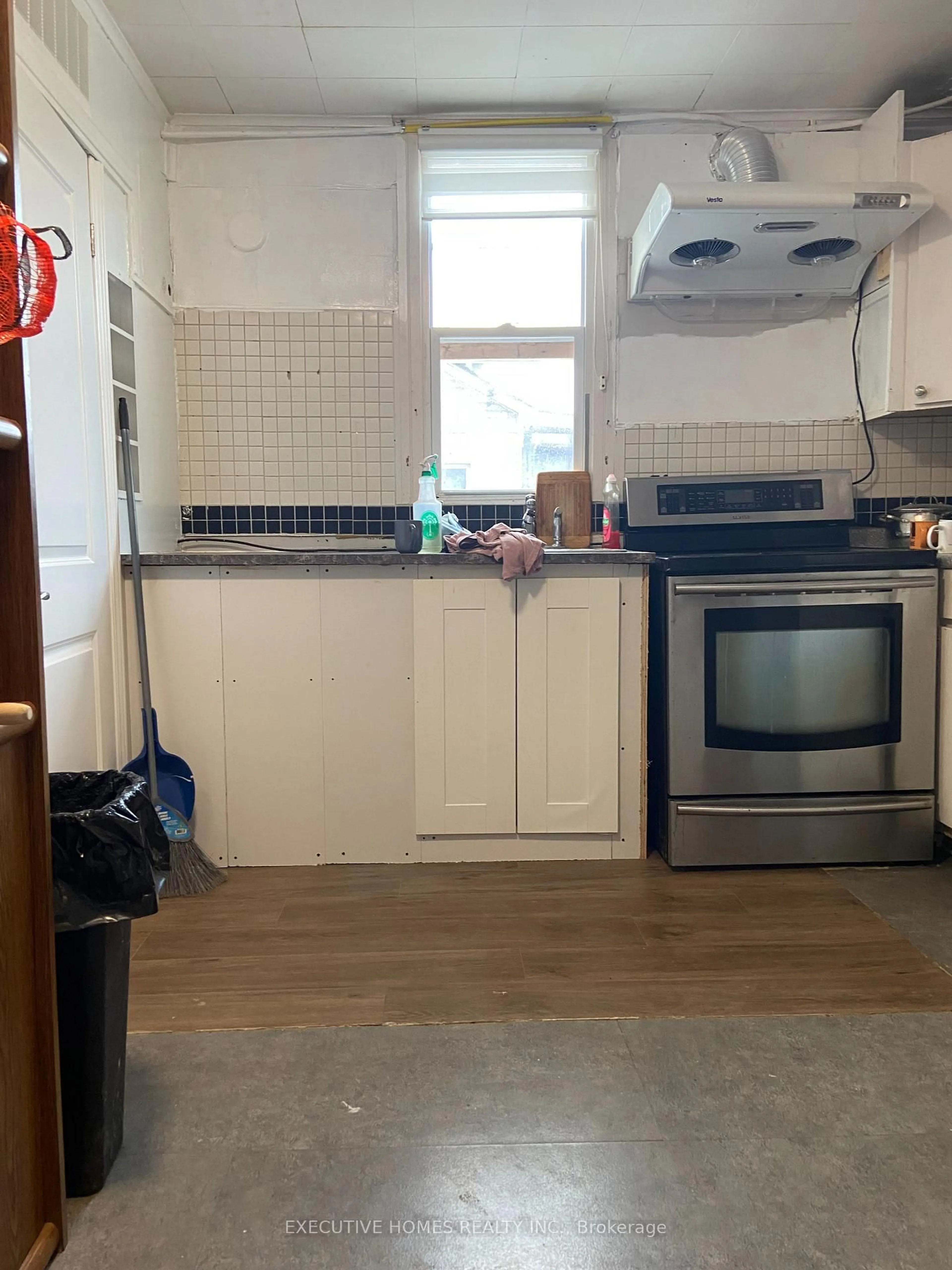 Standard kitchen, floor is not visible for 793 Barton St, Hamilton Ontario L8E 5L8