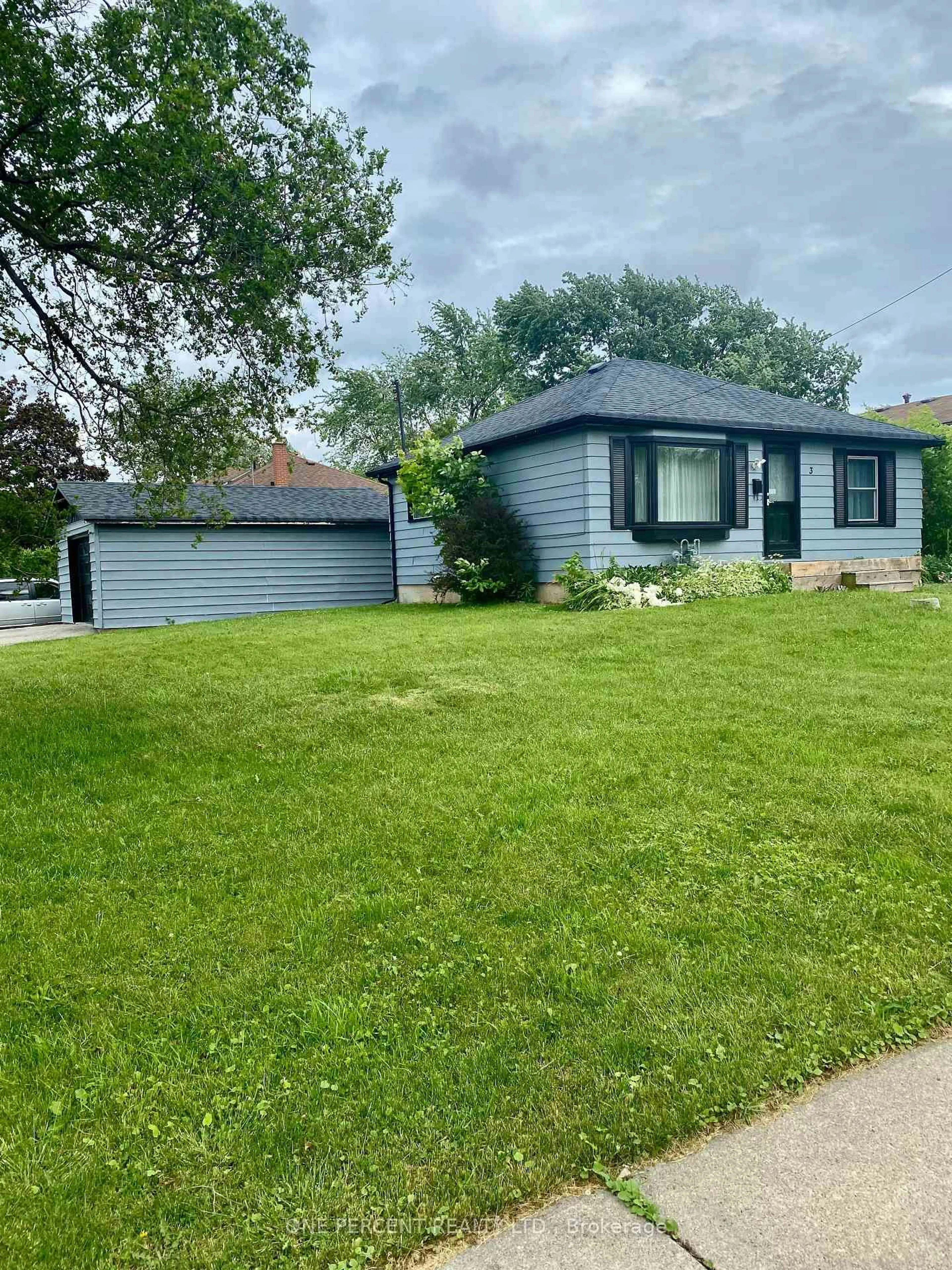 Home with vinyl exterior material, street for 3 Maitland Ave, Hamilton Ontario L9A 3J4