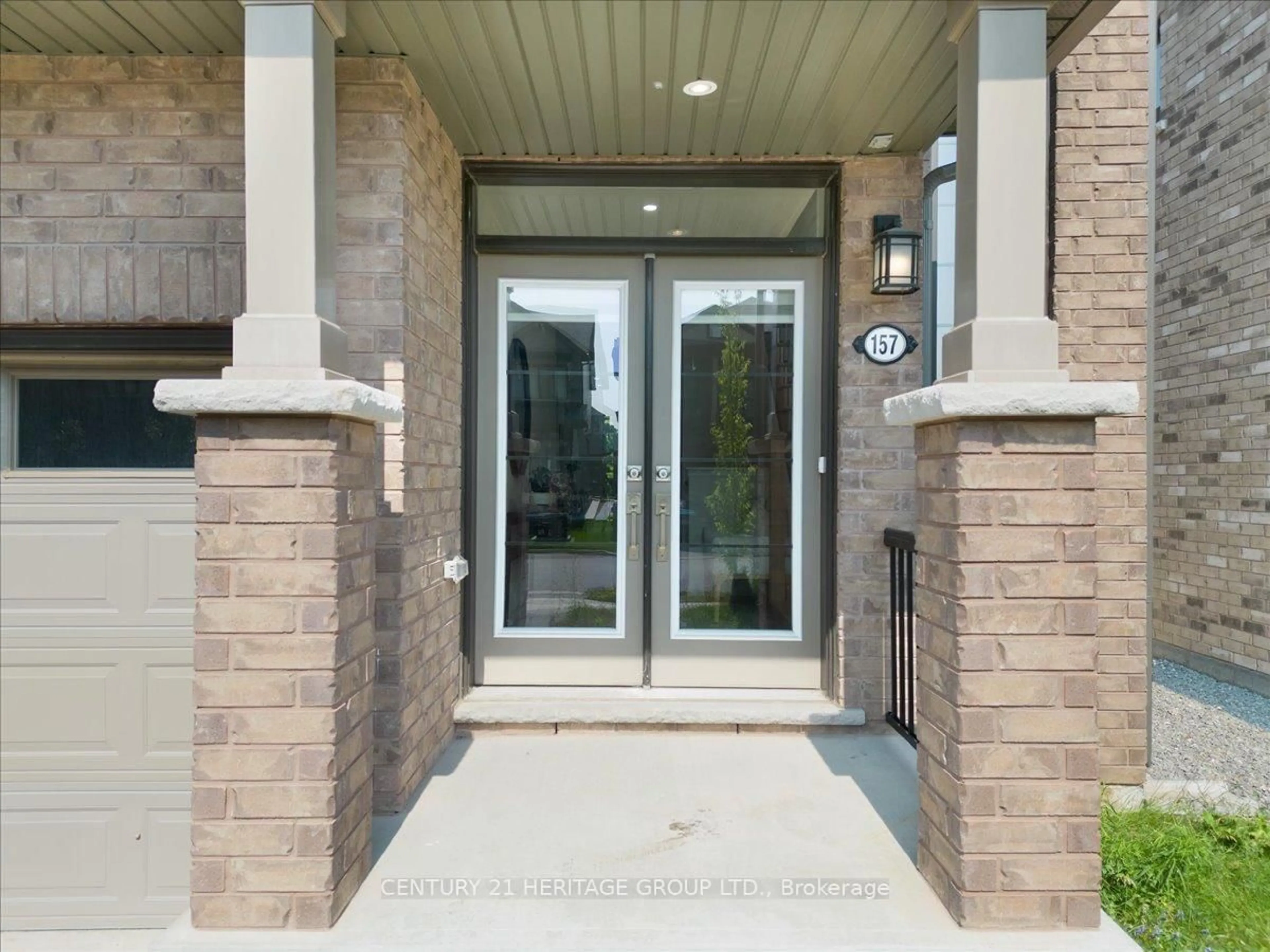Indoor entryway for 157 Cactus Cres, Hamilton Ontario L8J 0M3