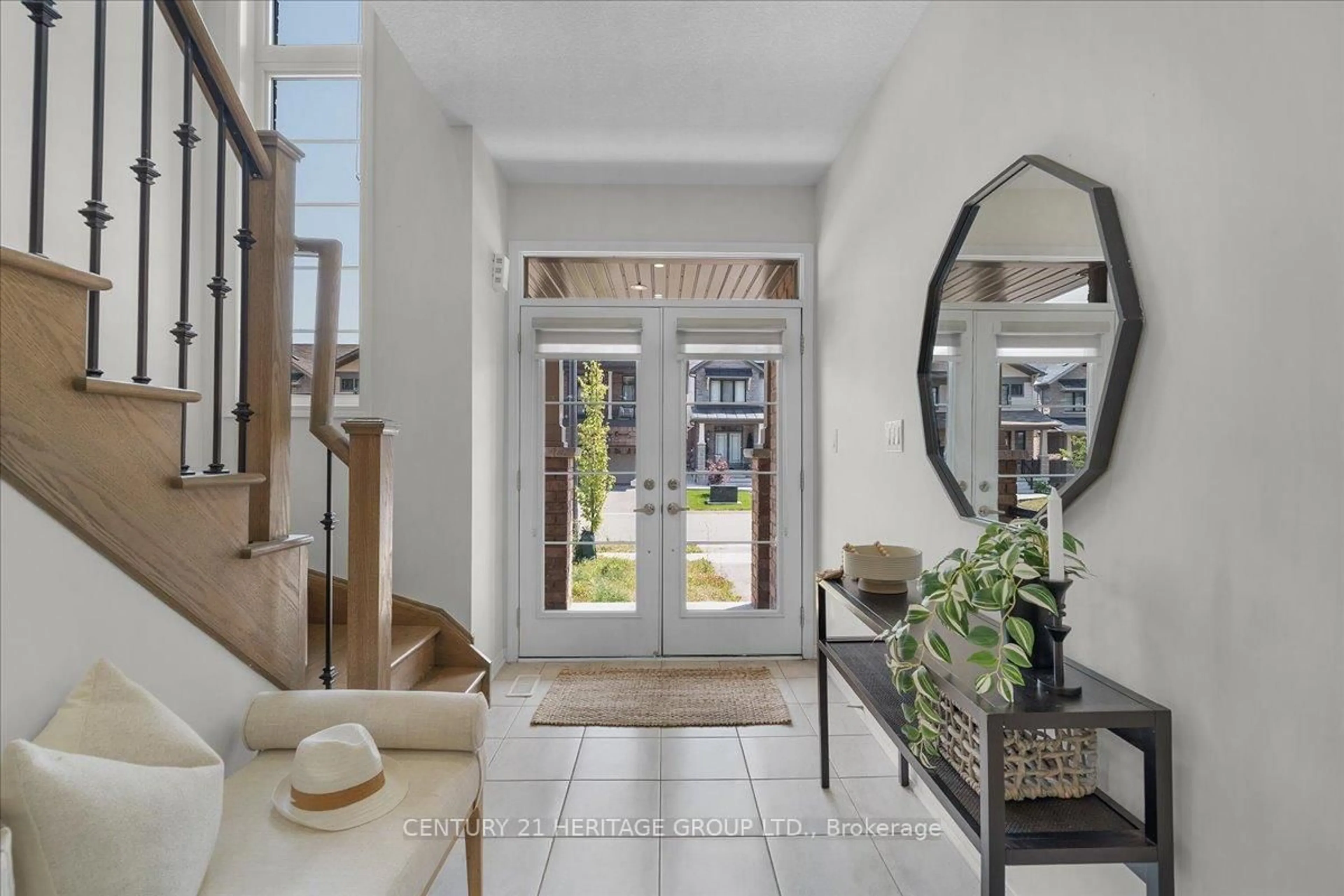 Indoor entryway for 157 Cactus Cres, Hamilton Ontario L8J 0M3