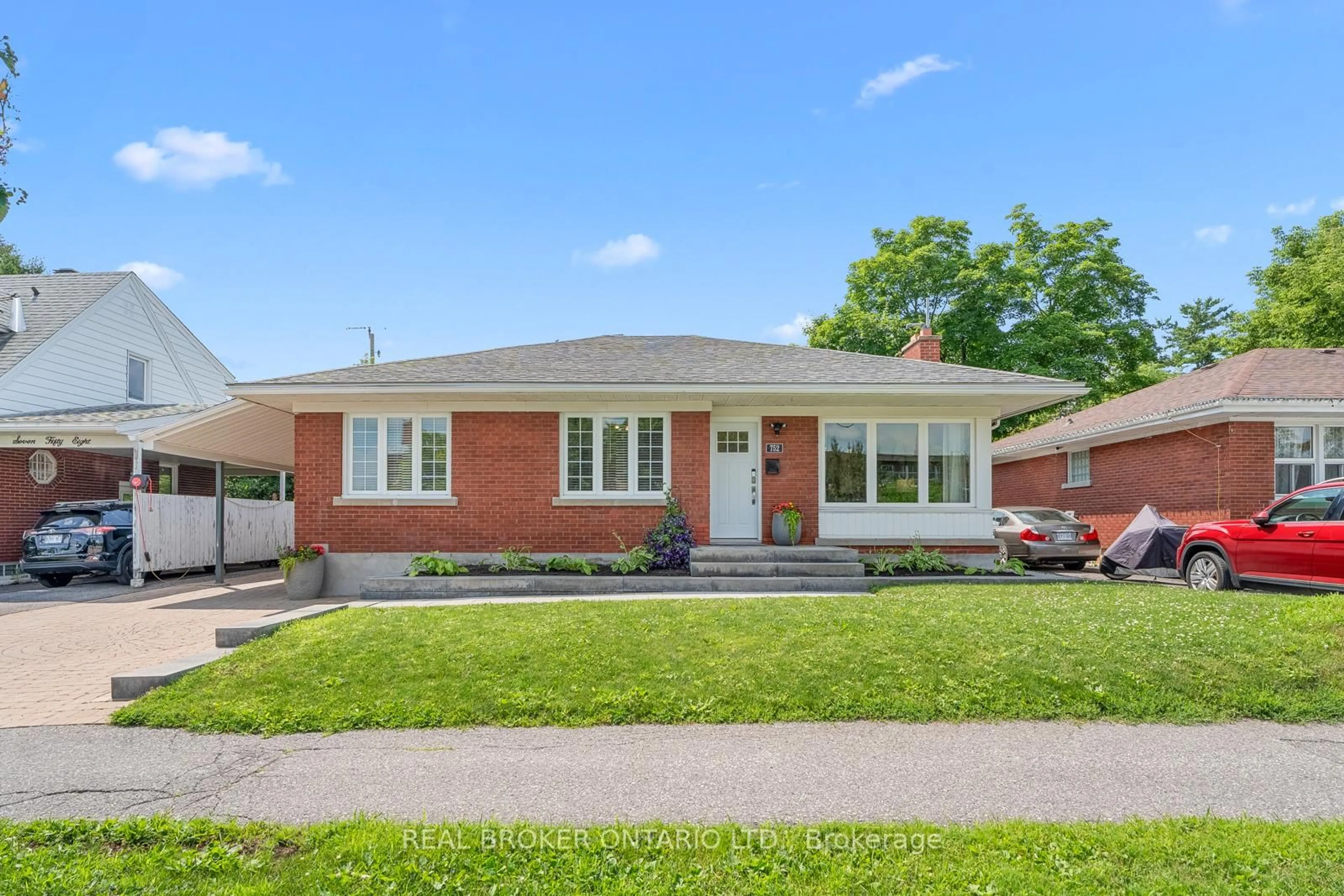 Home with brick exterior material, street for 752 Smyth Rd, Ottawa Ontario K1G 1P1