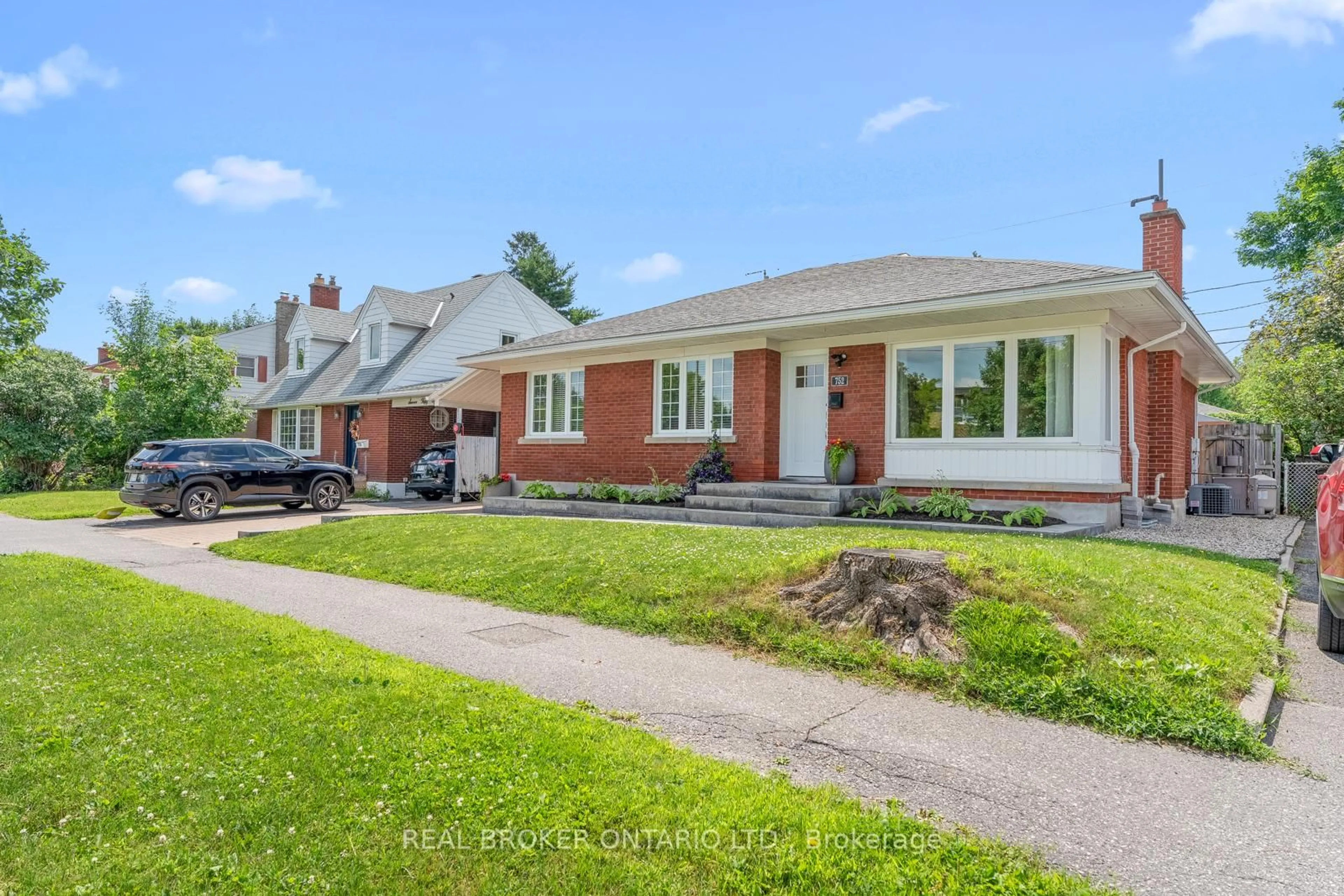 Home with brick exterior material, street for 752 Smyth Rd, Ottawa Ontario K1G 1P1