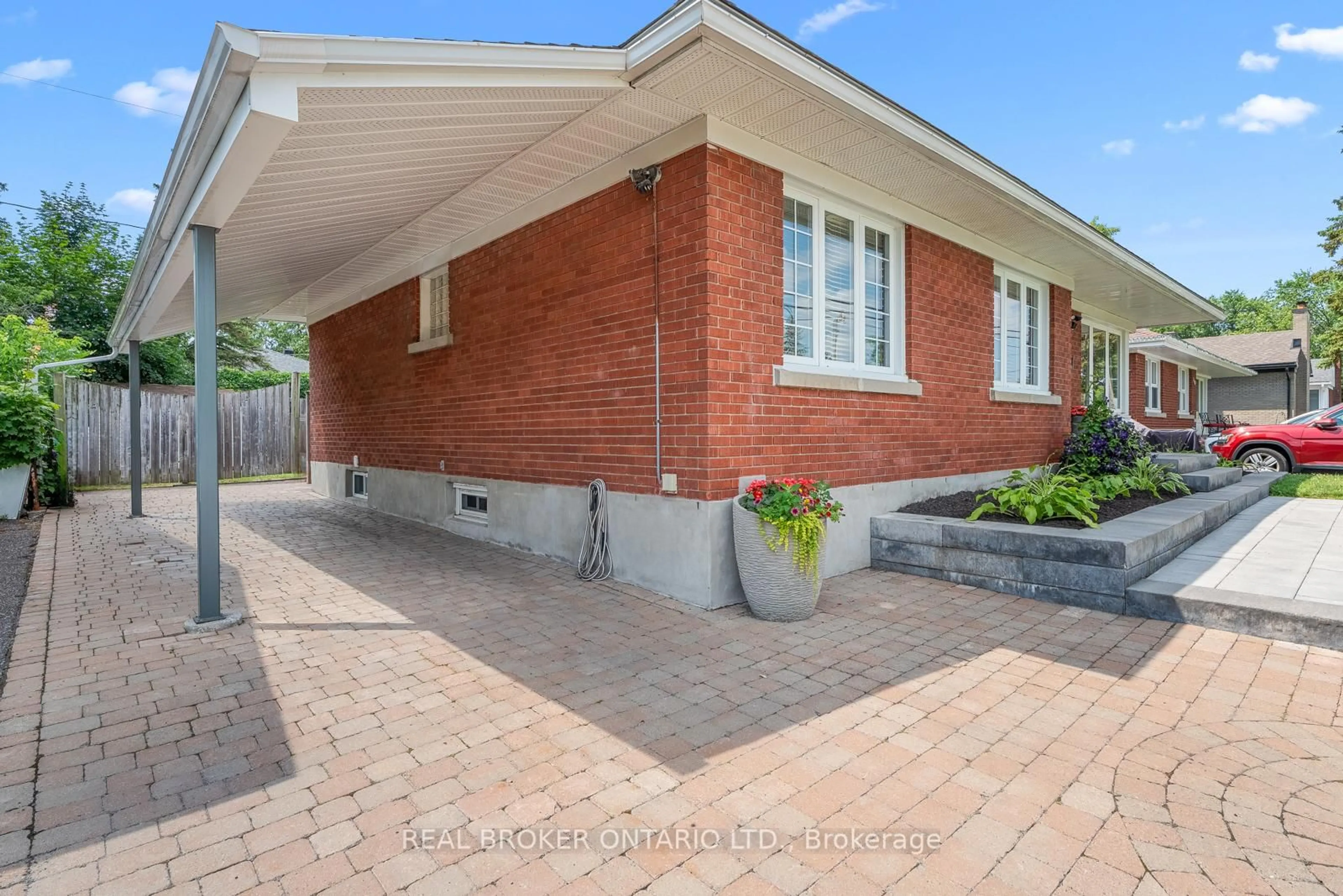 Home with brick exterior material, street for 752 Smyth Rd, Ottawa Ontario K1G 1P1
