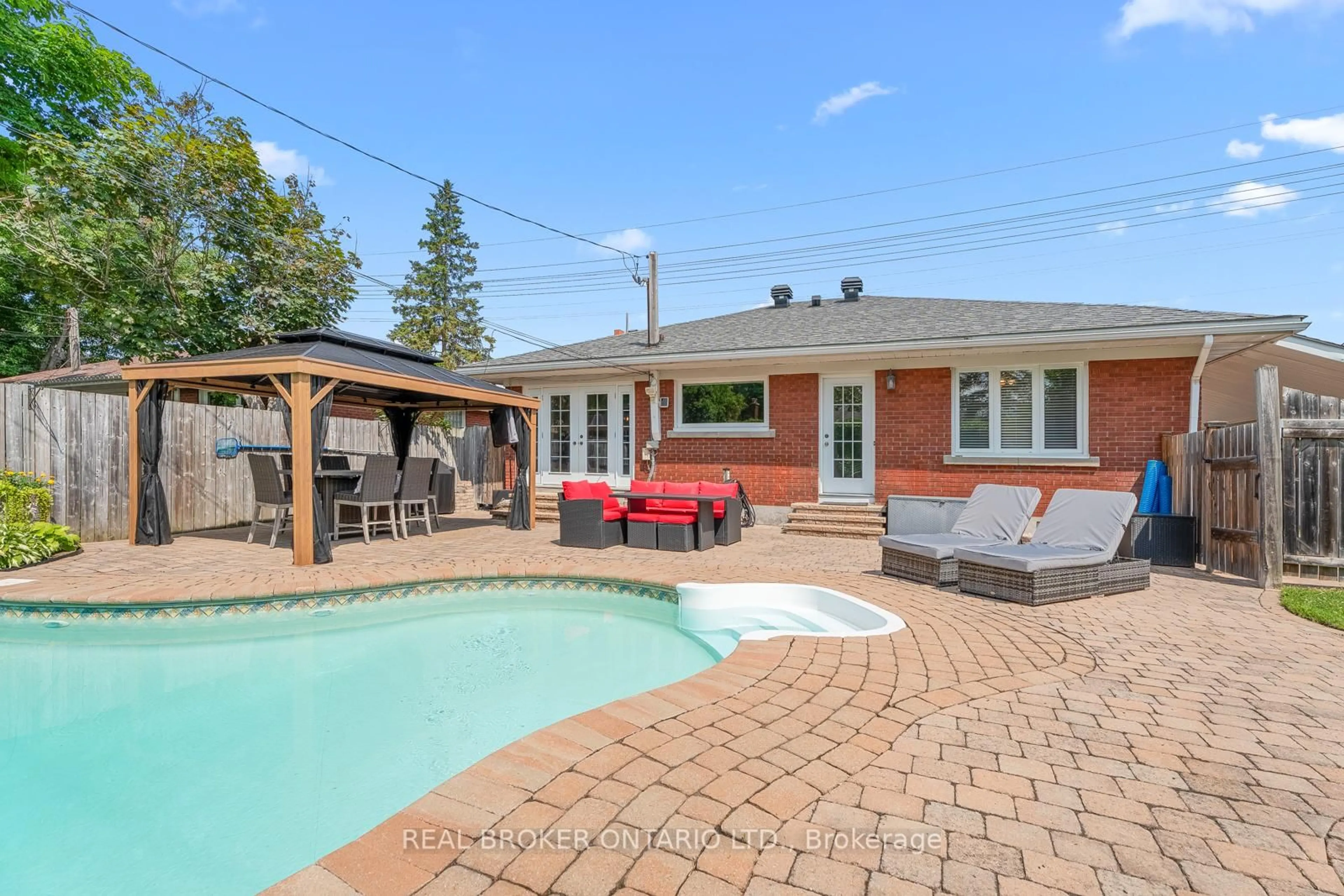 Unknown for 752 Smyth Rd, Ottawa Ontario K1G 1P1