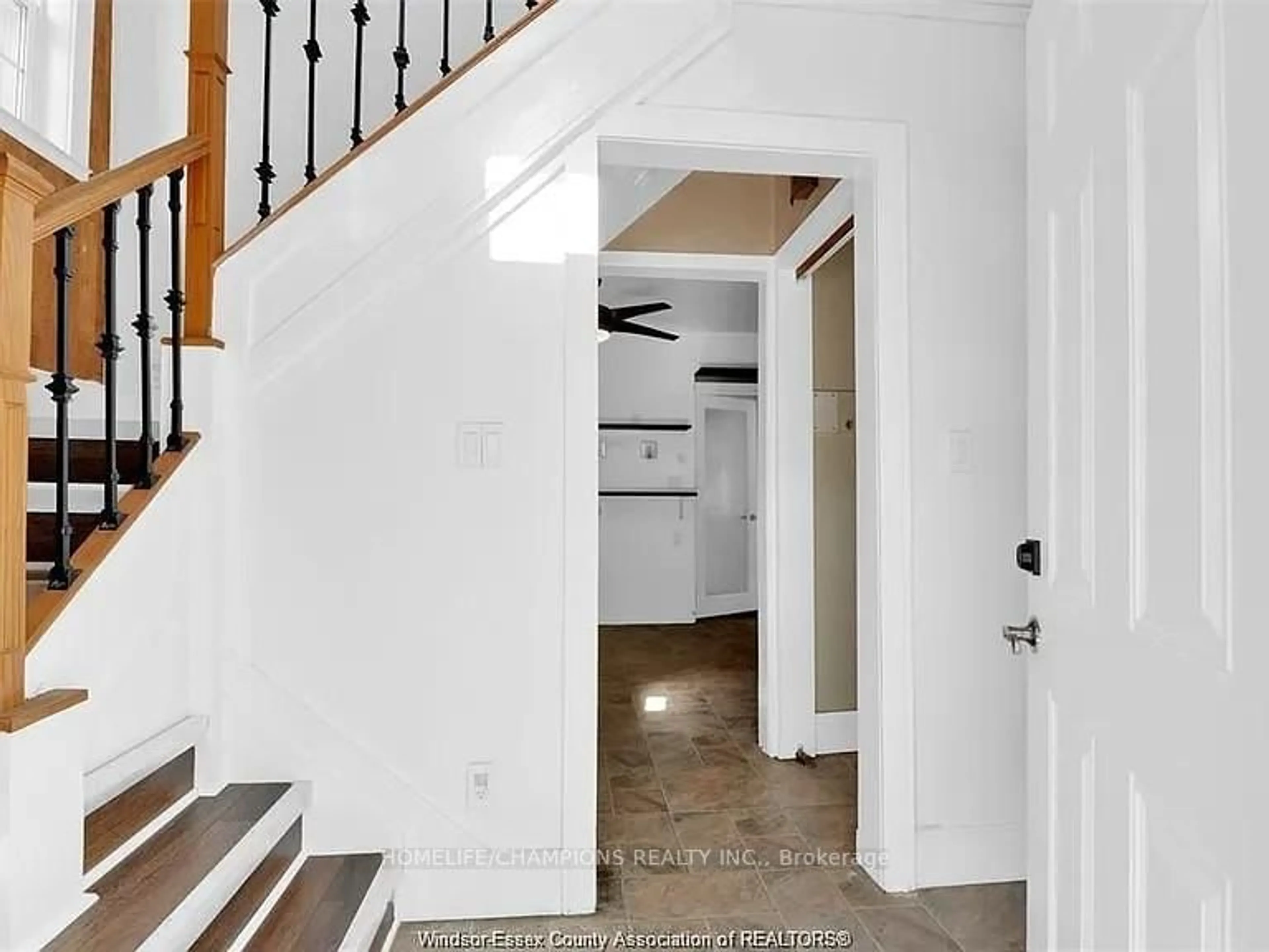 Indoor entryway for 244 Mcewan Ave, Windsor Ontario N9B 2E4