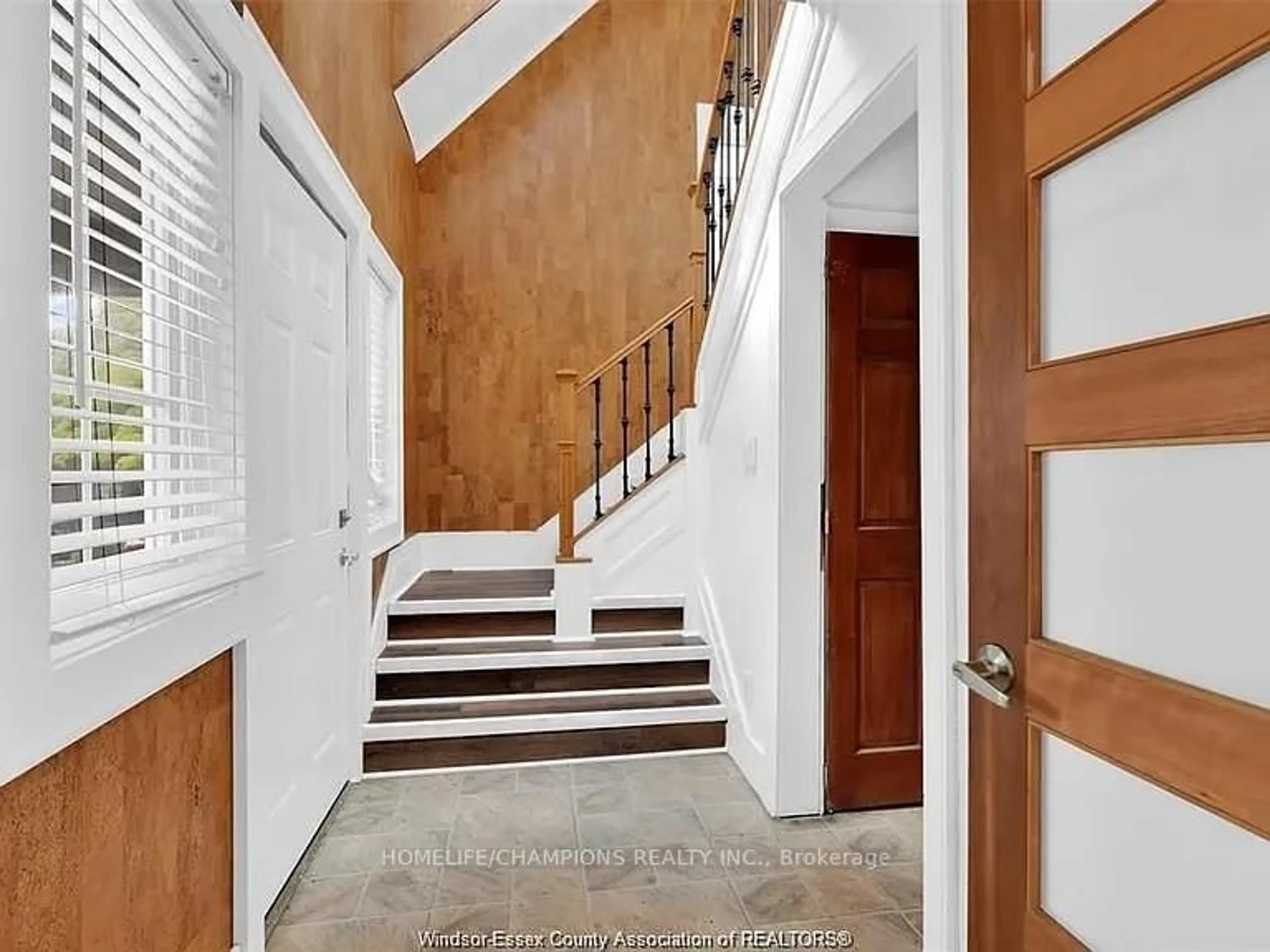 Indoor entryway for 244 Mcewan Ave, Windsor Ontario N9B 2E4