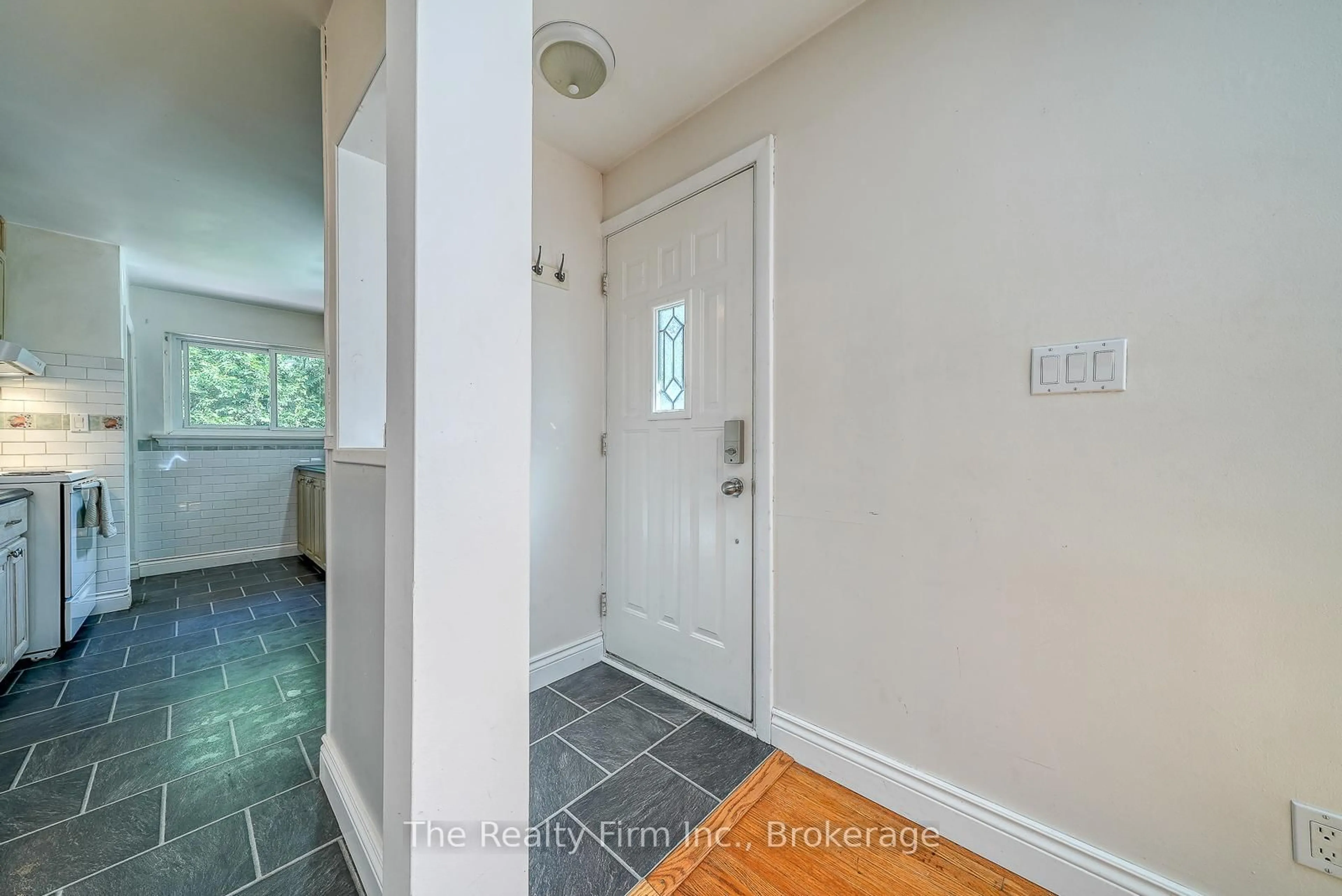 Indoor entryway for 241 Goddard Blvd, London East Ontario N5W 4Z9