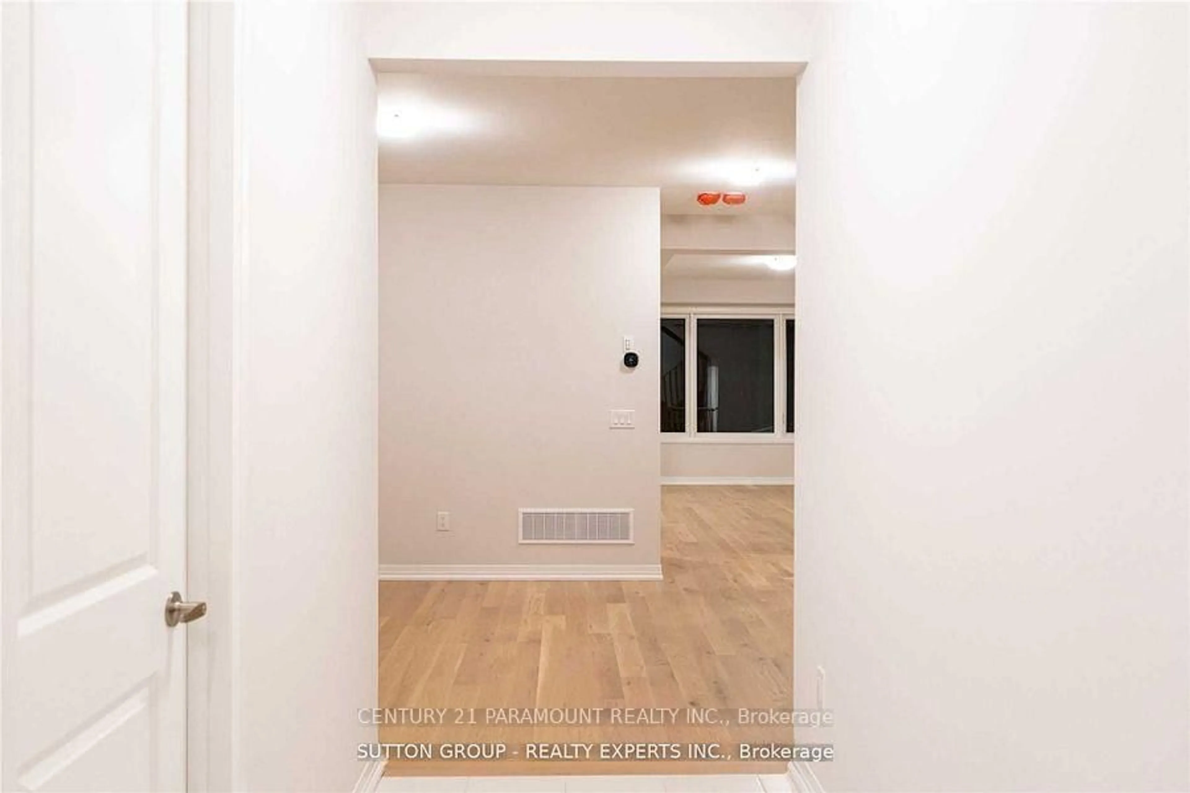 Indoor entryway for 32 Crossmore Cres, Cambridge Ontario N1S 0C7