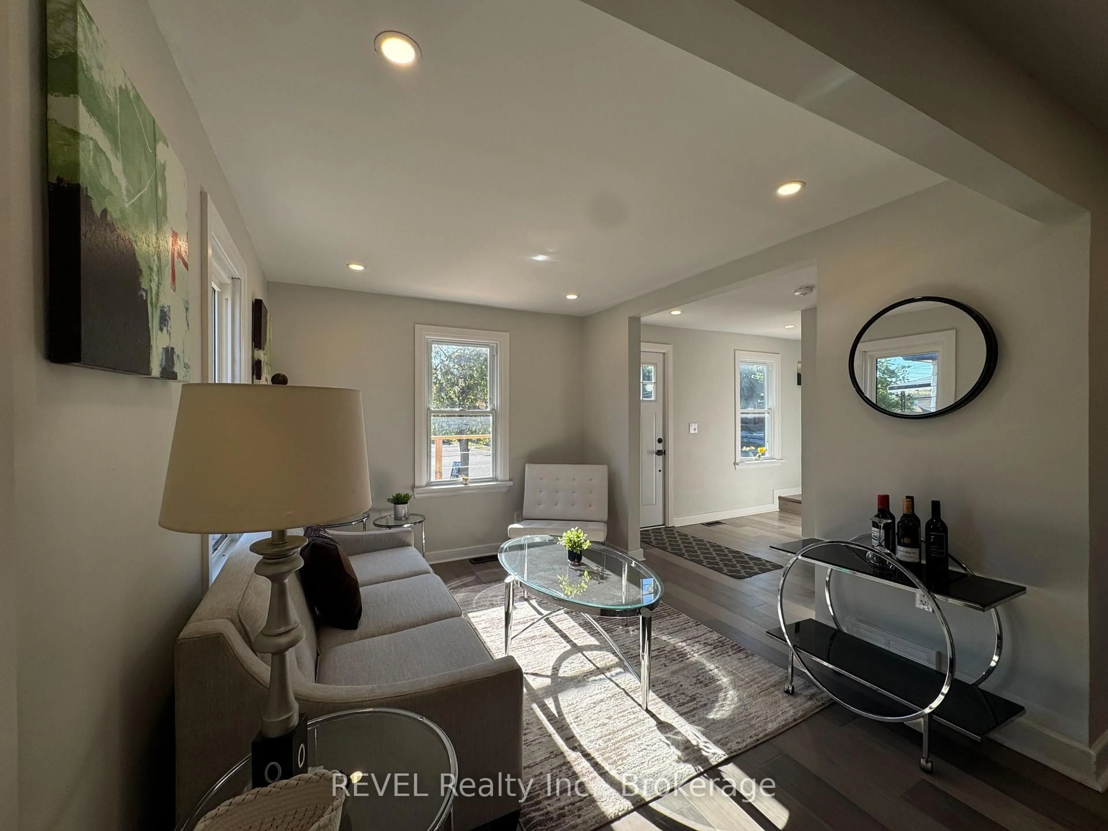 Living room with furniture, unknown for 260 Wallace Ave, Welland Ontario L3B 1R6