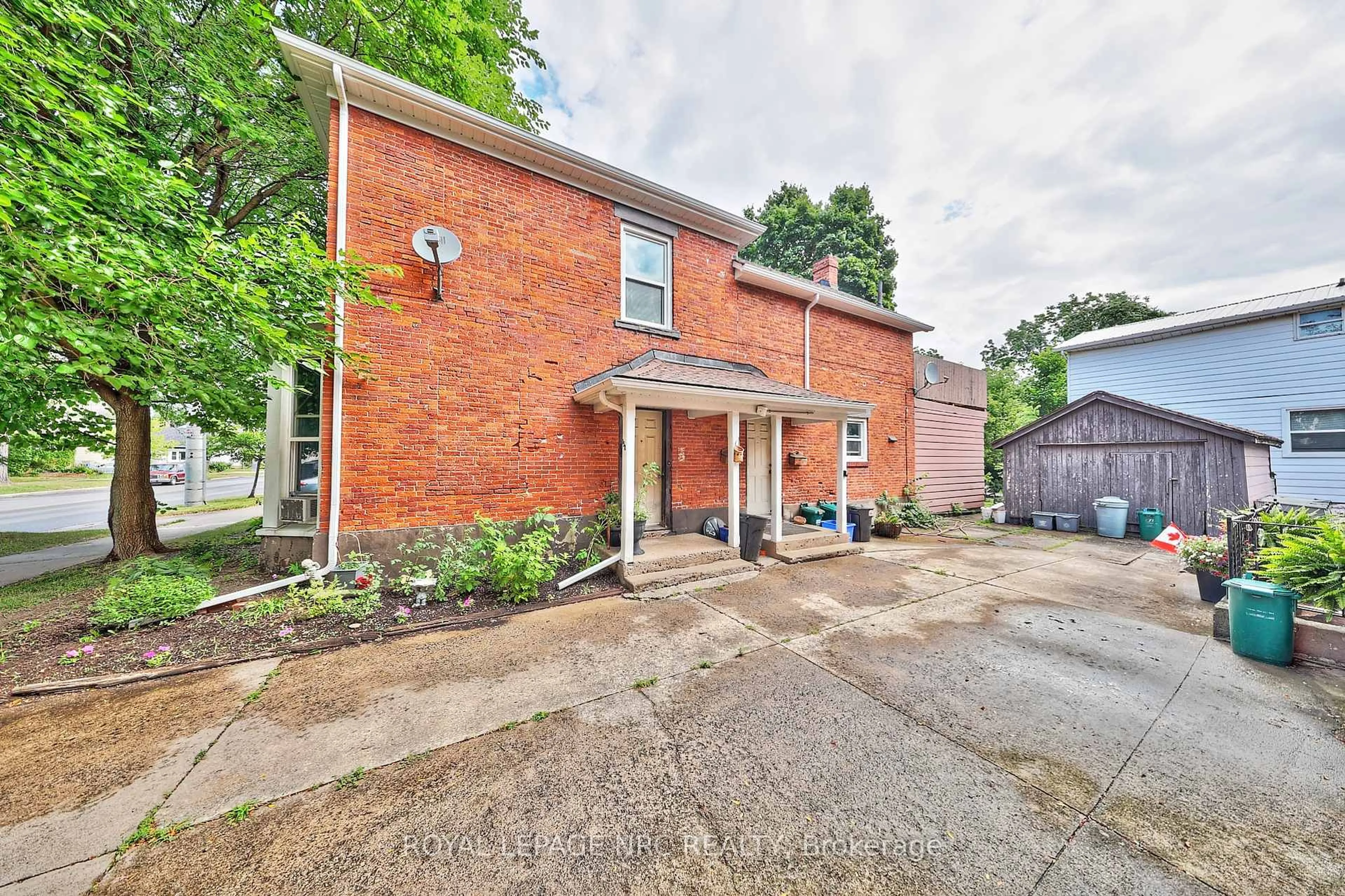 Unknown for 158 Lake St, St. Catharines Ontario L2R 5Y7