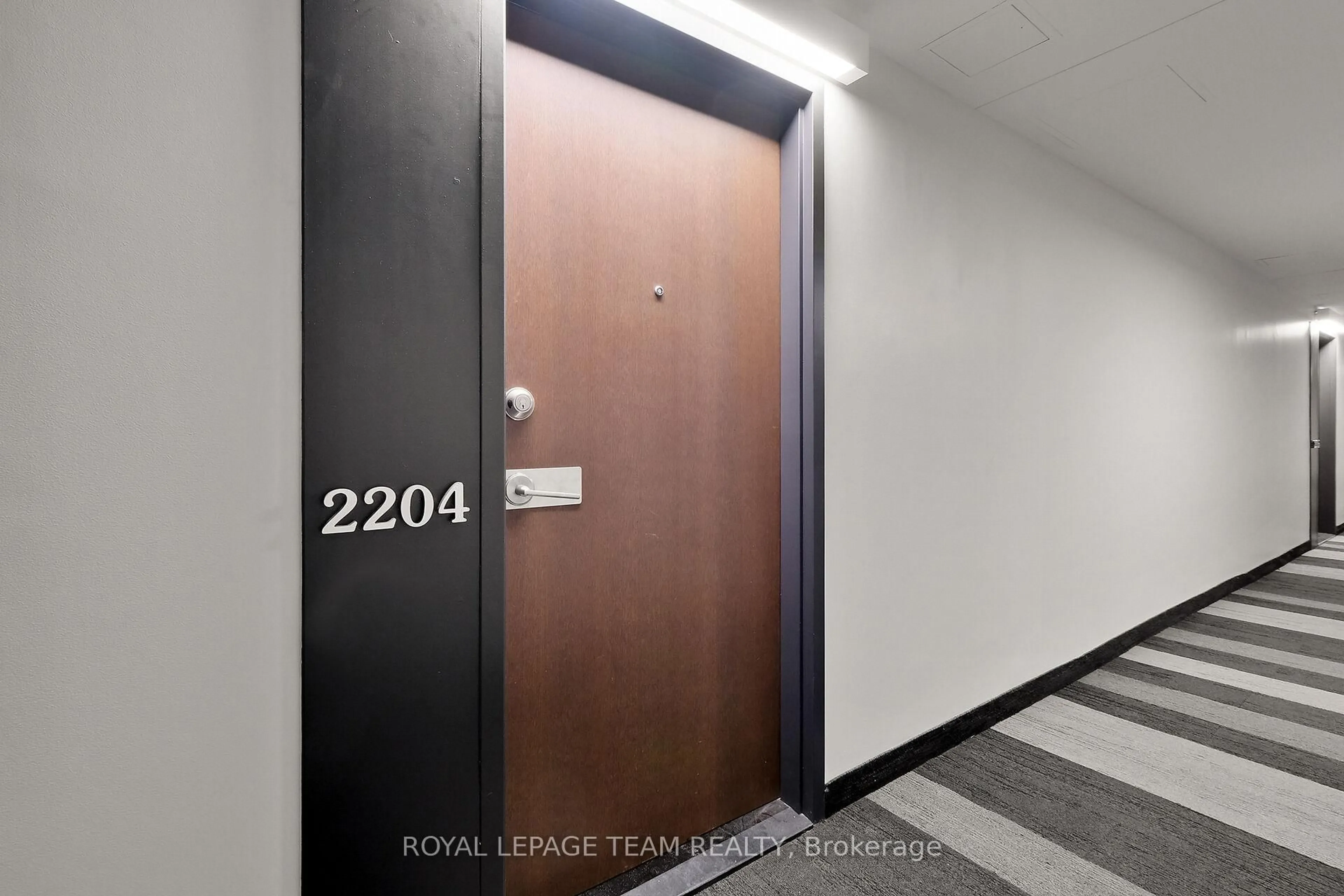 Indoor foyer for 199 Slater Street St #2204, Ottawa Ontario K1P 0C8
