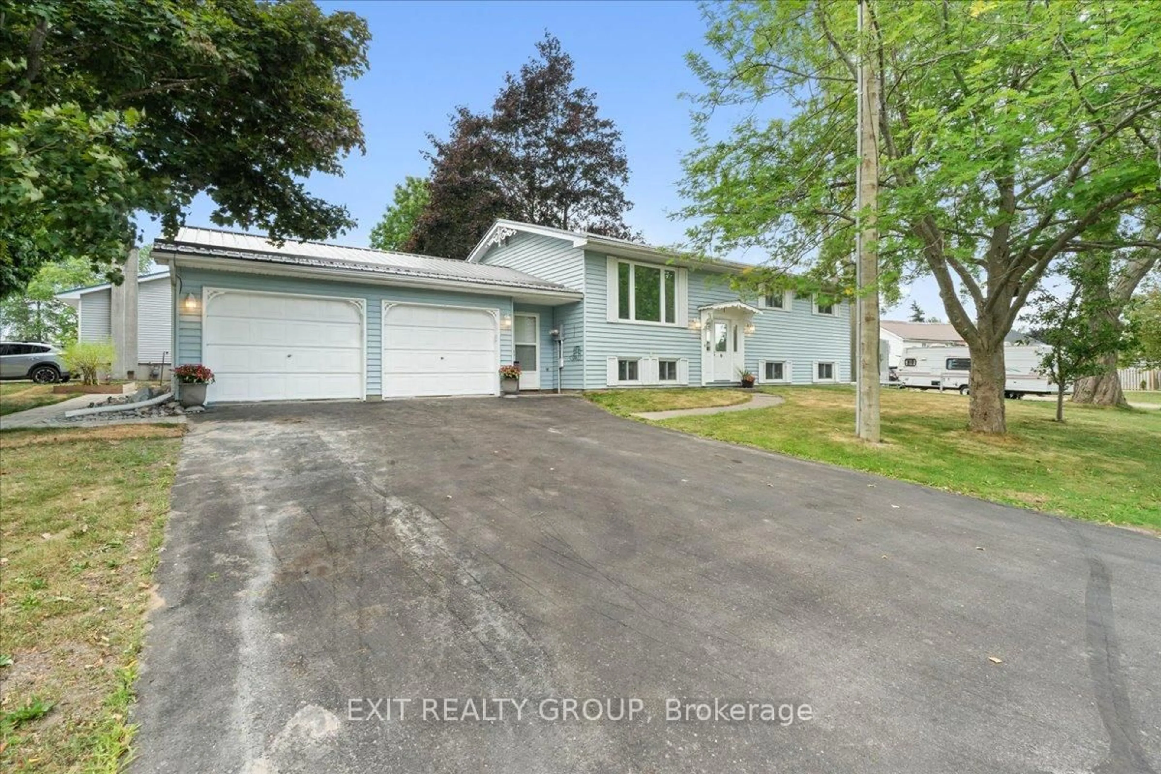 A pic from outside/outdoor area/front of a property/back of a property/a pic from drone, street for 1 Queen St, Brighton Ontario K0K 1H0