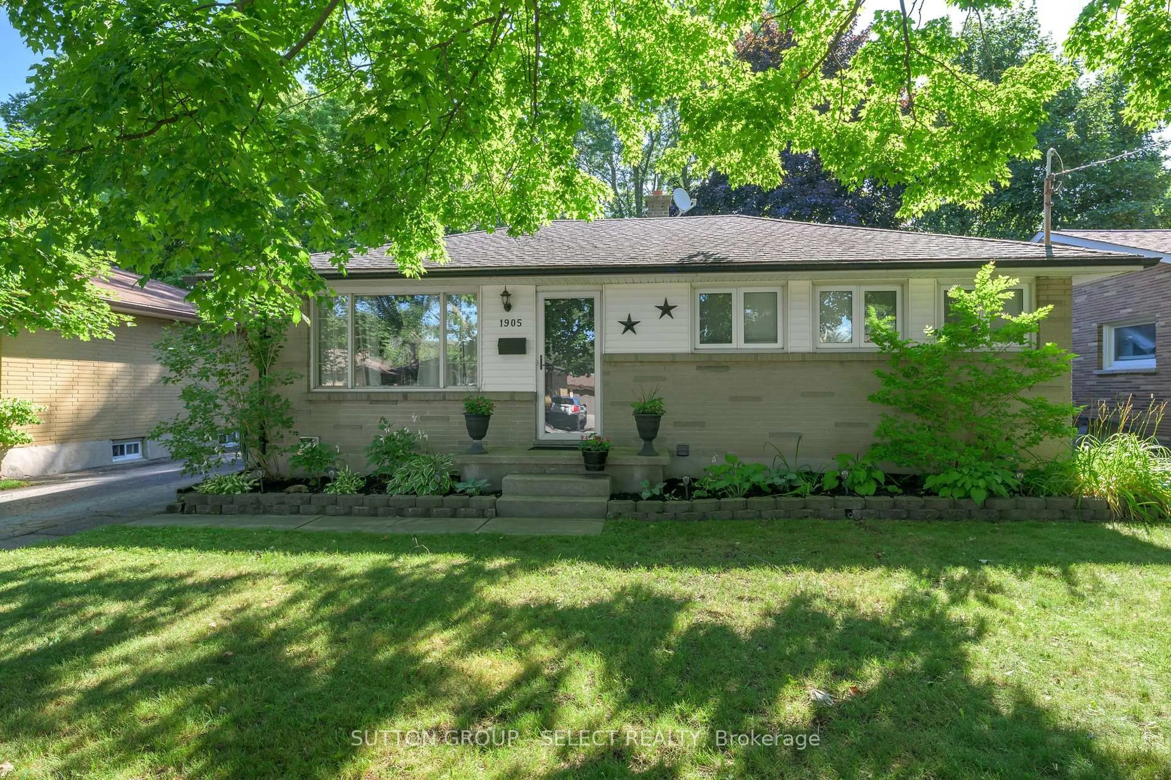 Unknown for 1905 Crystal Cres, London East Ontario N5V 1H5