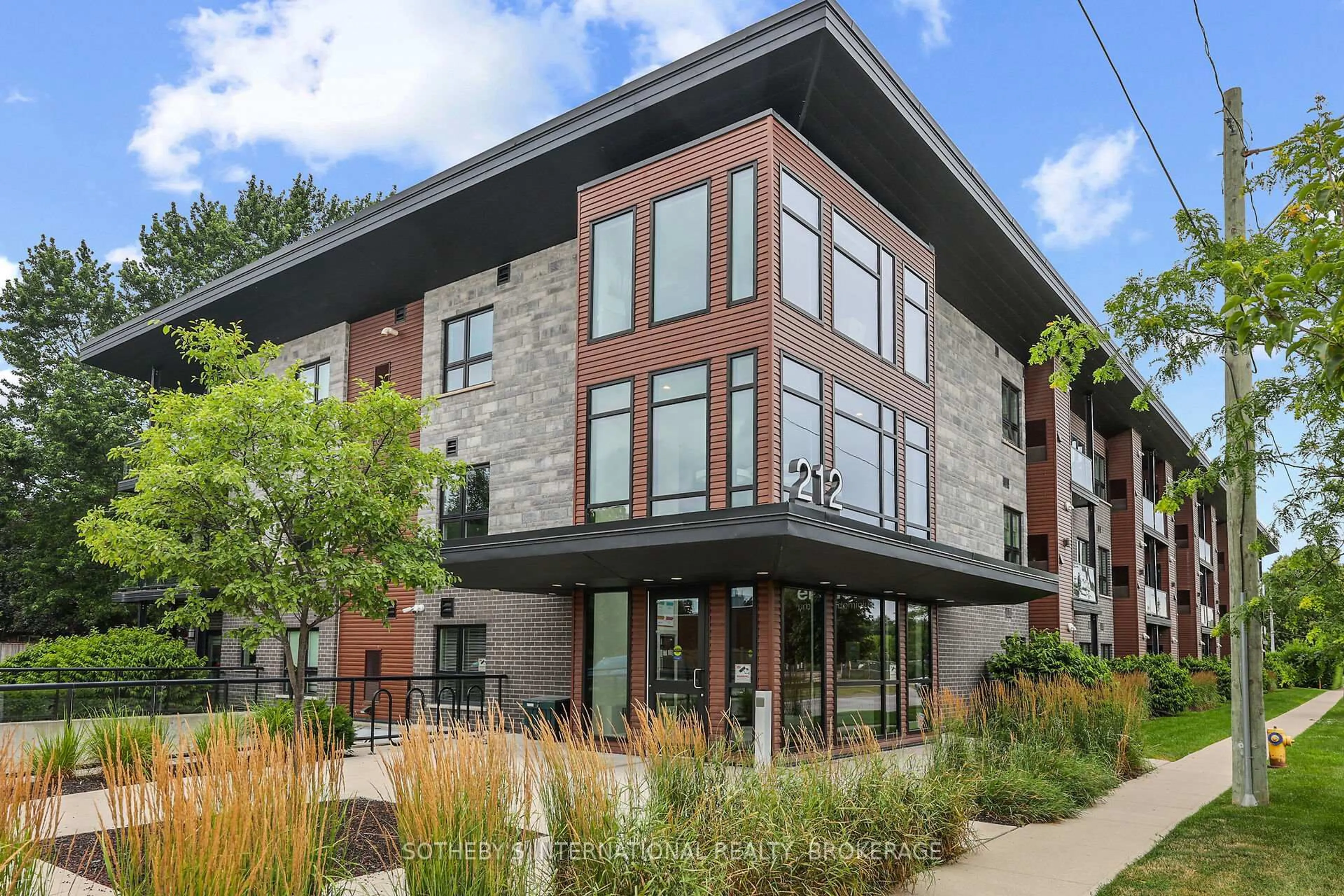 Home with brick exterior material, building for 212 Lakeport Rd #201, St. Catharines Ontario L2N 0B4