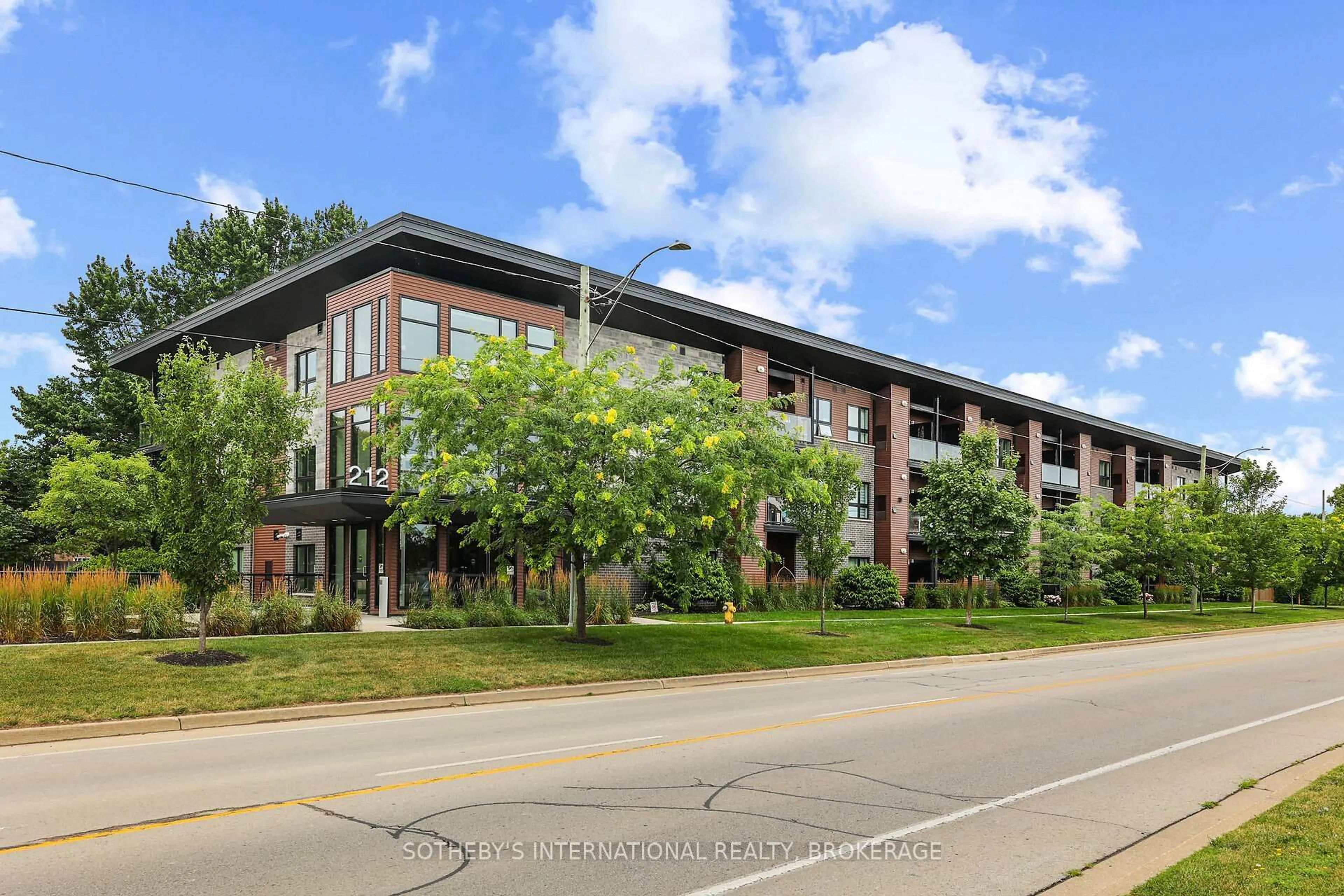 Home with brick exterior material, building for 212 Lakeport Rd #201, St. Catharines Ontario L2N 0B4