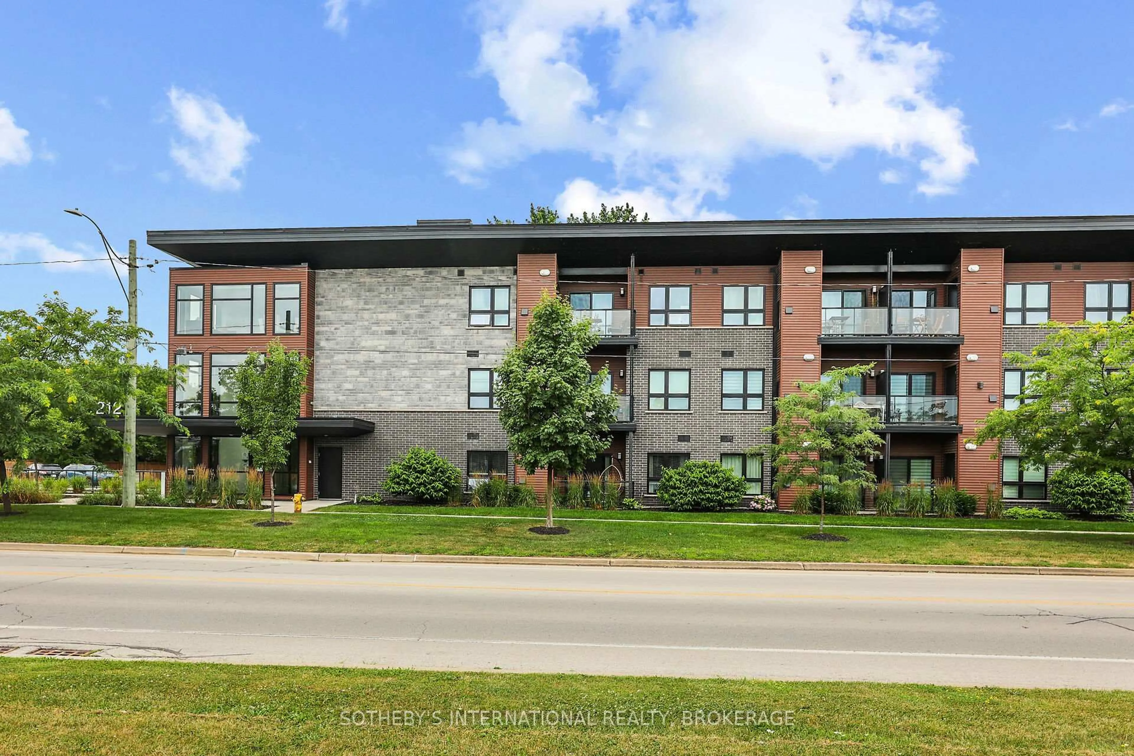 Home with brick exterior material, building for 212 Lakeport Rd #201, St. Catharines Ontario L2N 0B4