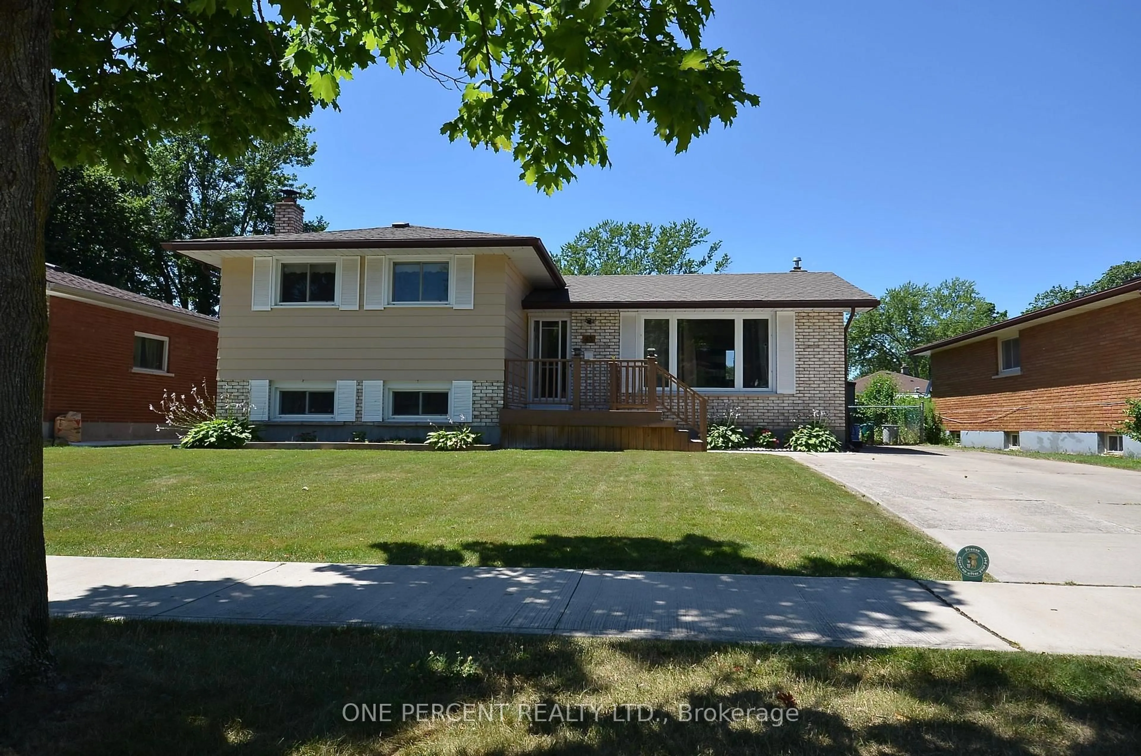 Unknown for 43 Loyalist Dr, Welland Ontario L3C 2X9