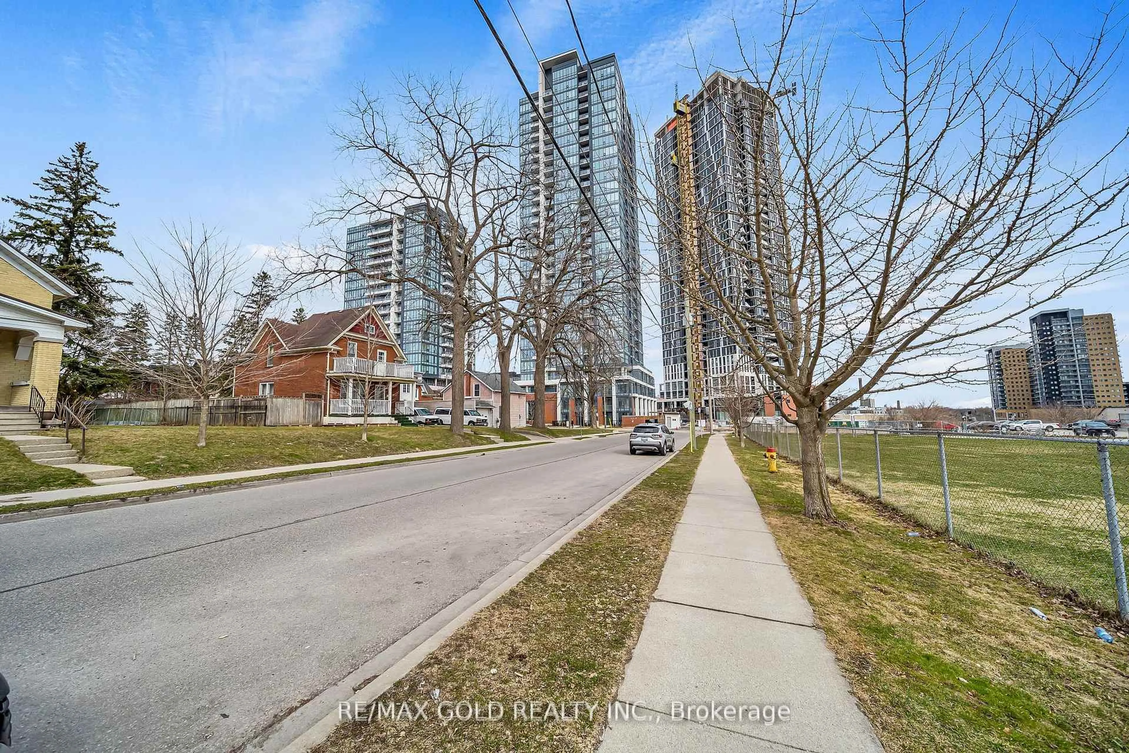 A pic from outside/outdoor area/front of a property/back of a property/a pic from drone, street for 15 Wellington St #2905, Kitchener Ontario N2G 0E4