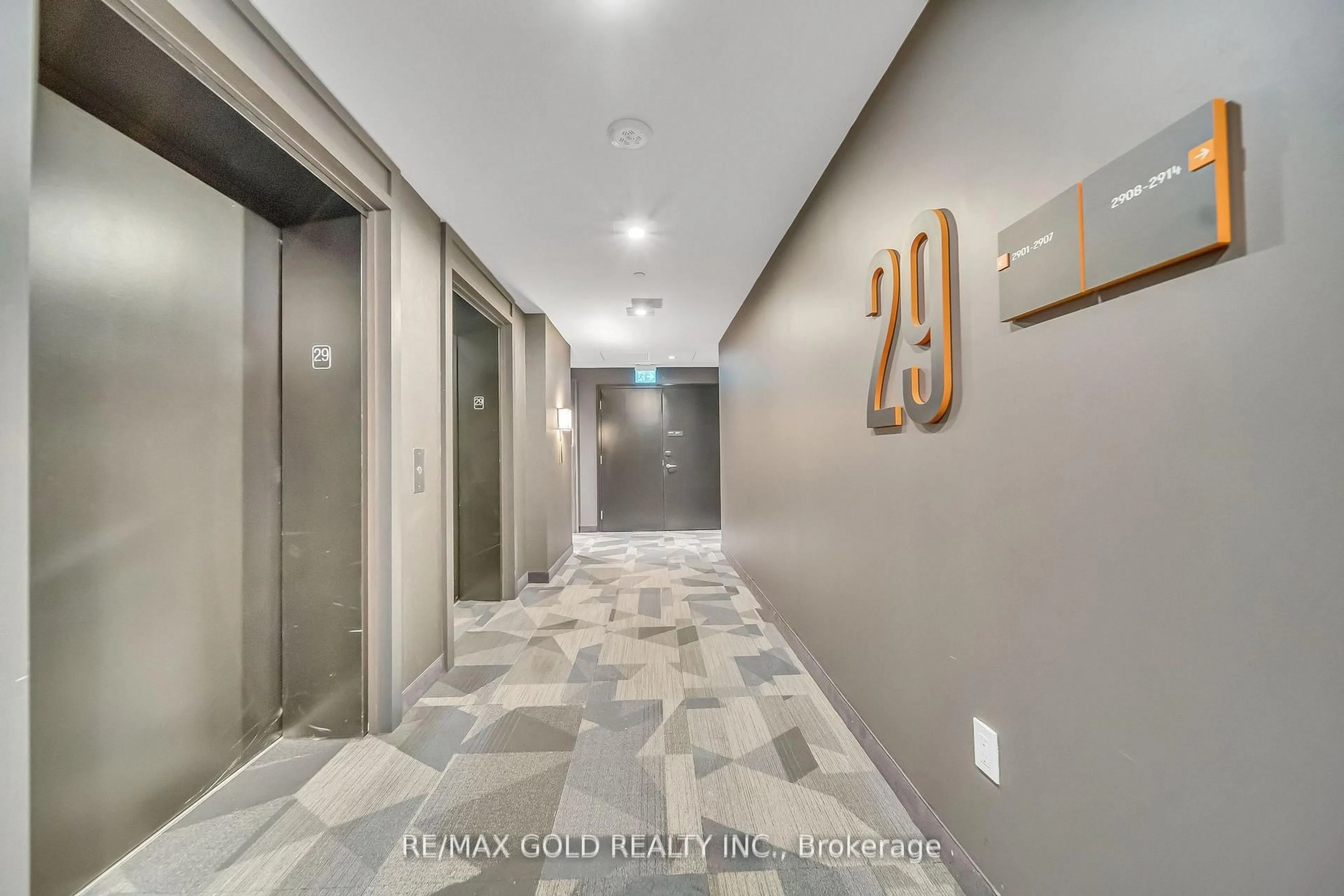 Indoor foyer for 15 Wellington St #2905, Kitchener Ontario N2G 0E4