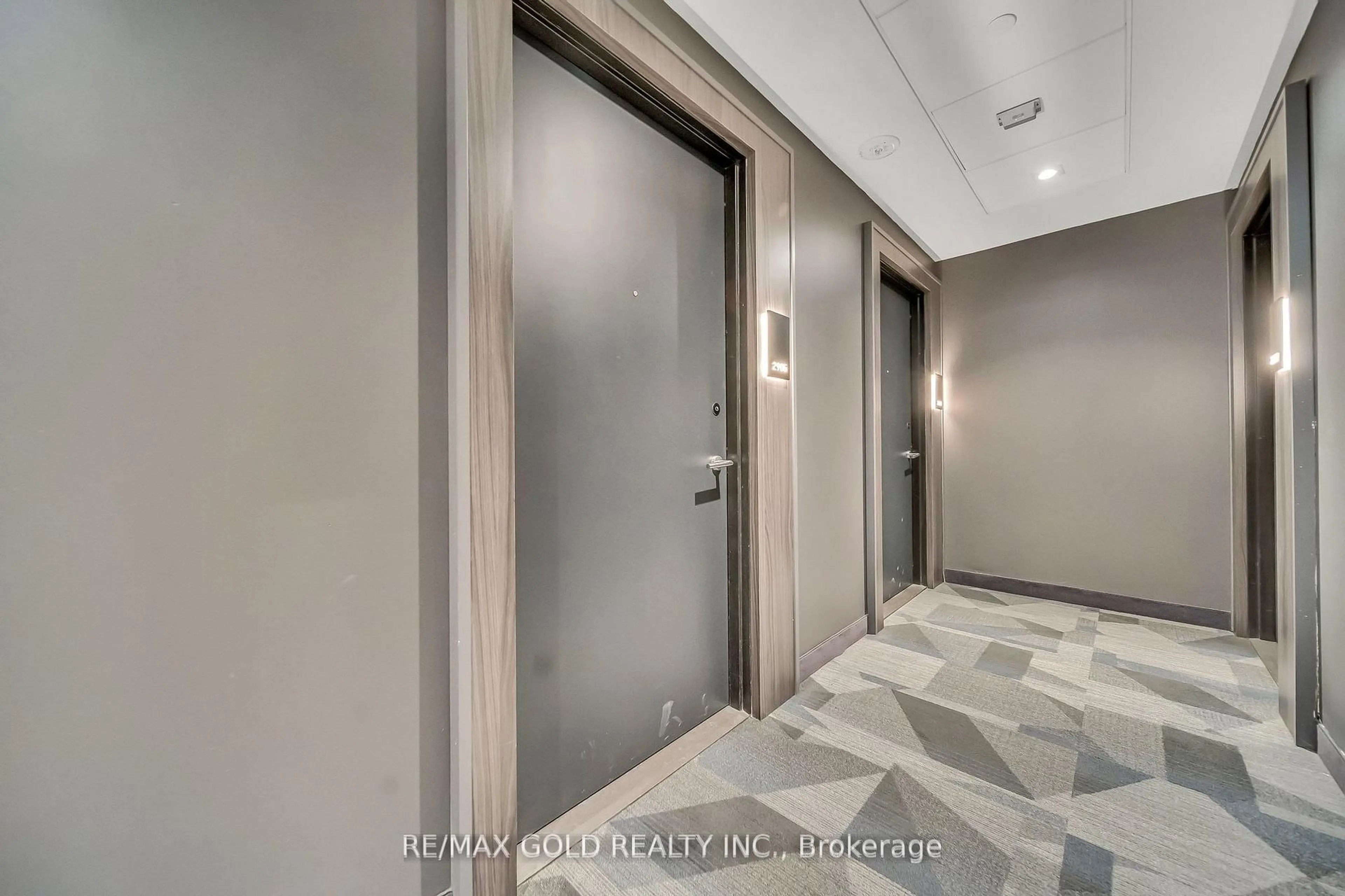 Indoor foyer for 15 Wellington St #2905, Kitchener Ontario N2G 0E4