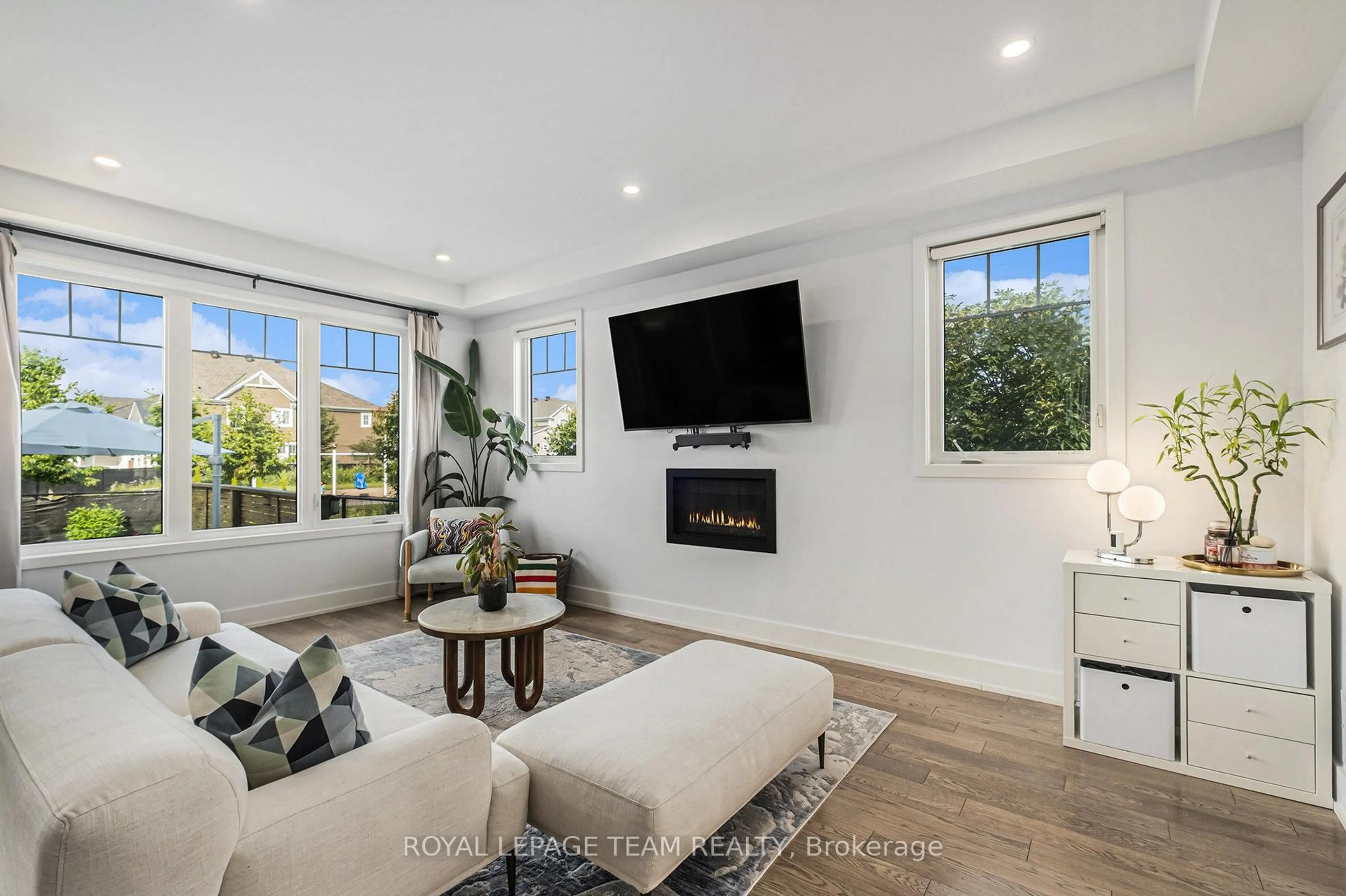 Living room with furniture, unknown for 622 Malahat Way, Ottawa Ontario K2S 1E7