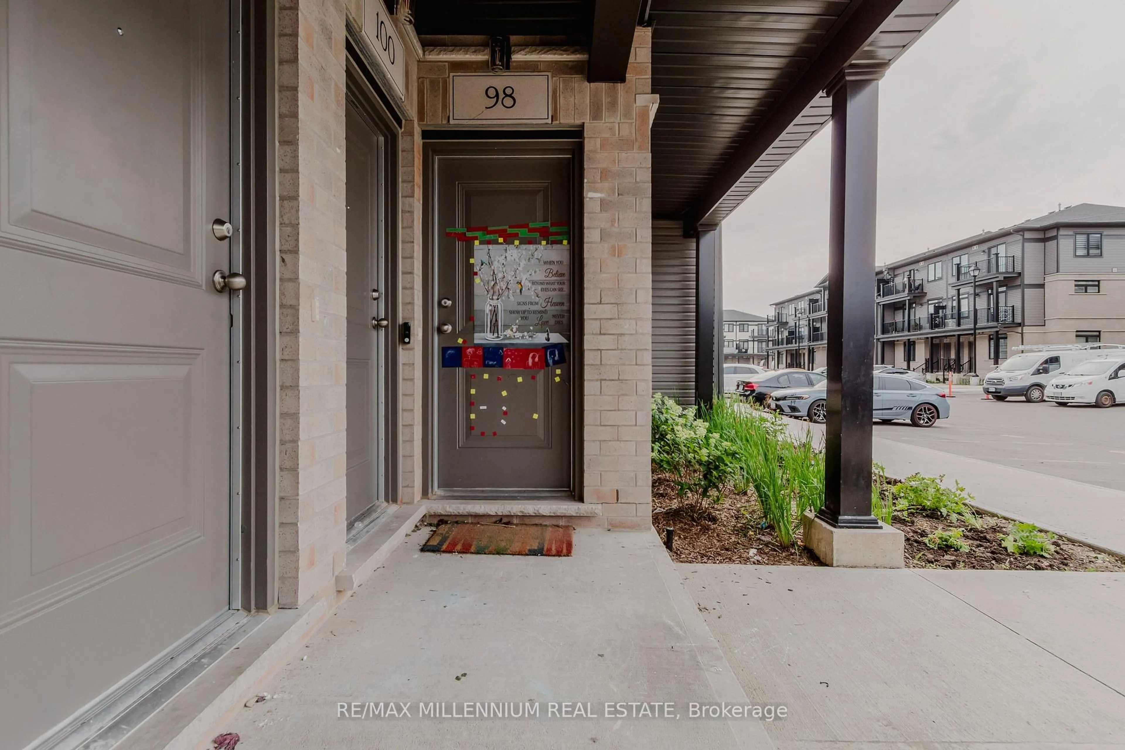 Indoor entryway for 98 Lomond Lane, Kitchener Ontario N2R 0T6