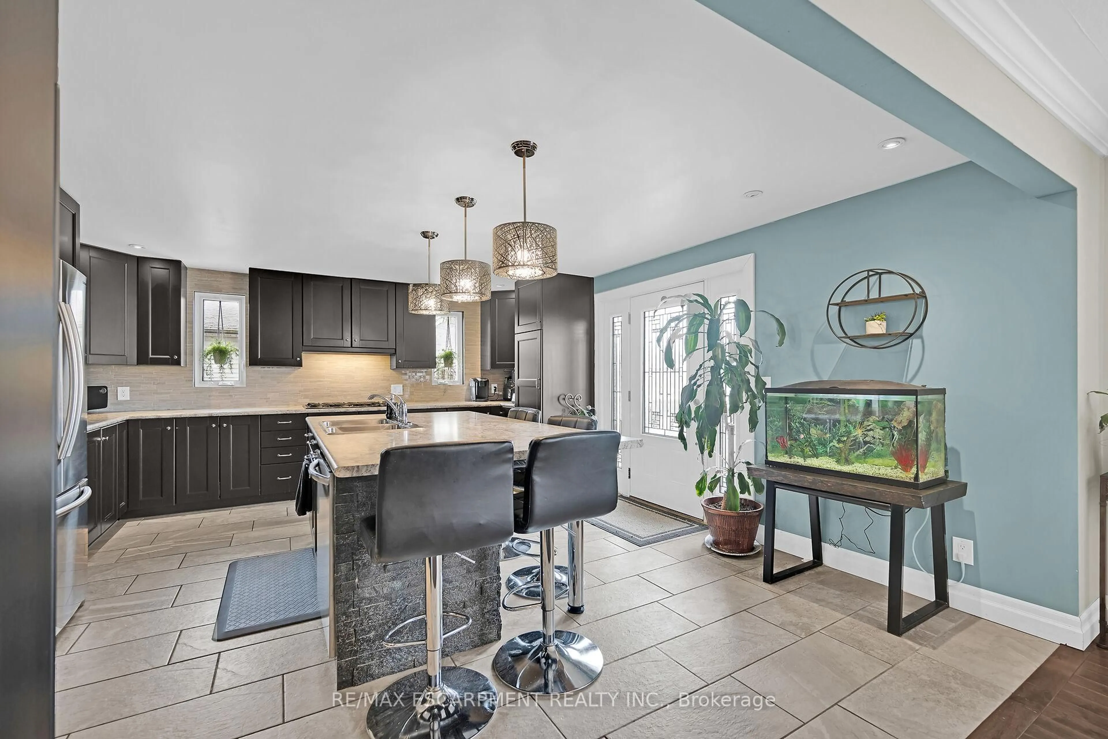 Open concept kitchen, ceramic/tile floor for 423 George St, Haldimand Ontario N1A 2T8