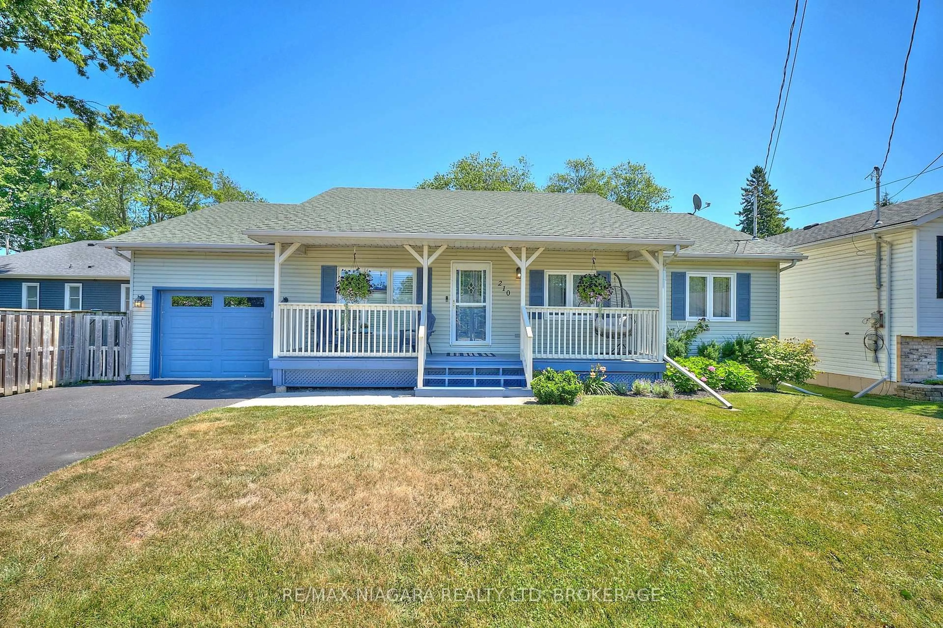 Home with vinyl exterior material, street for 210 Gorham Rd, Fort Erie Ontario L0S 1N0