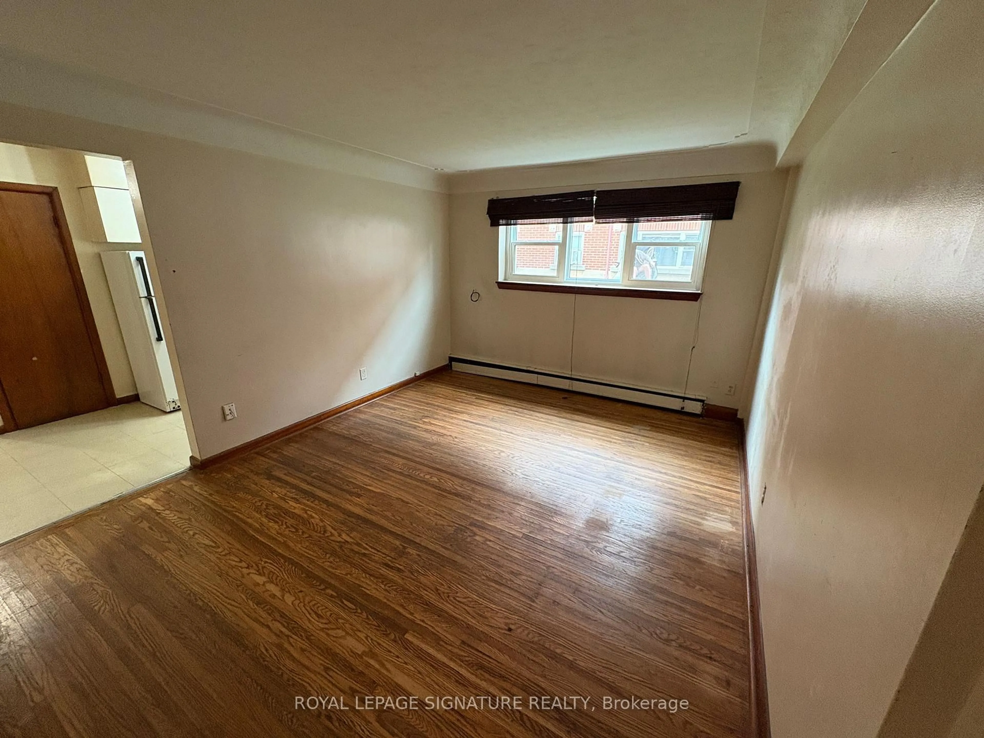 A pic of a room for 5 Applewood Ave #1, Hamilton Ontario L8G 3S4