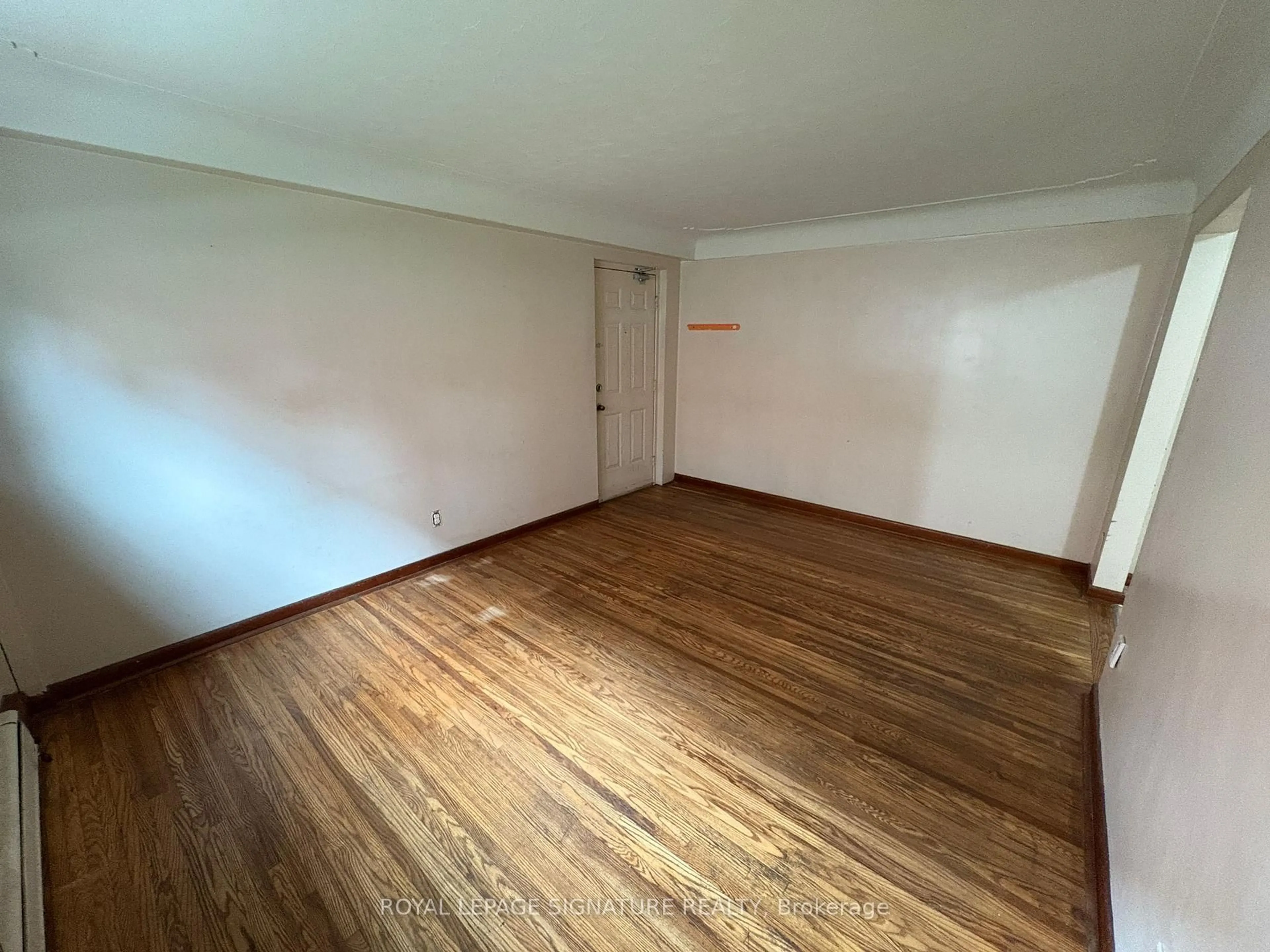 A pic of a room for 5 Applewood Ave #1, Hamilton Ontario L8G 3S4