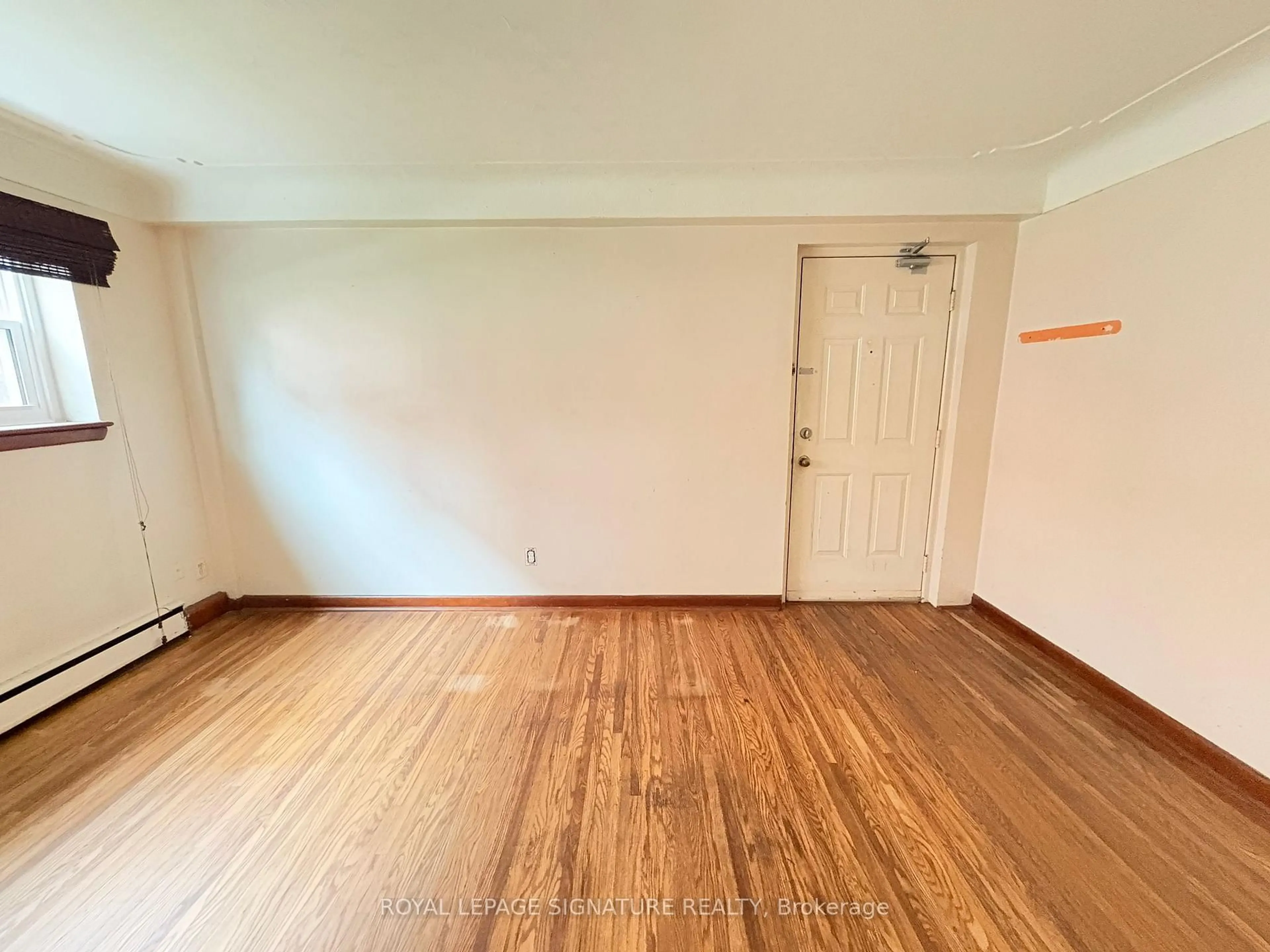 A pic of a room for 5 Applewood Ave #1, Hamilton Ontario L8G 3S4