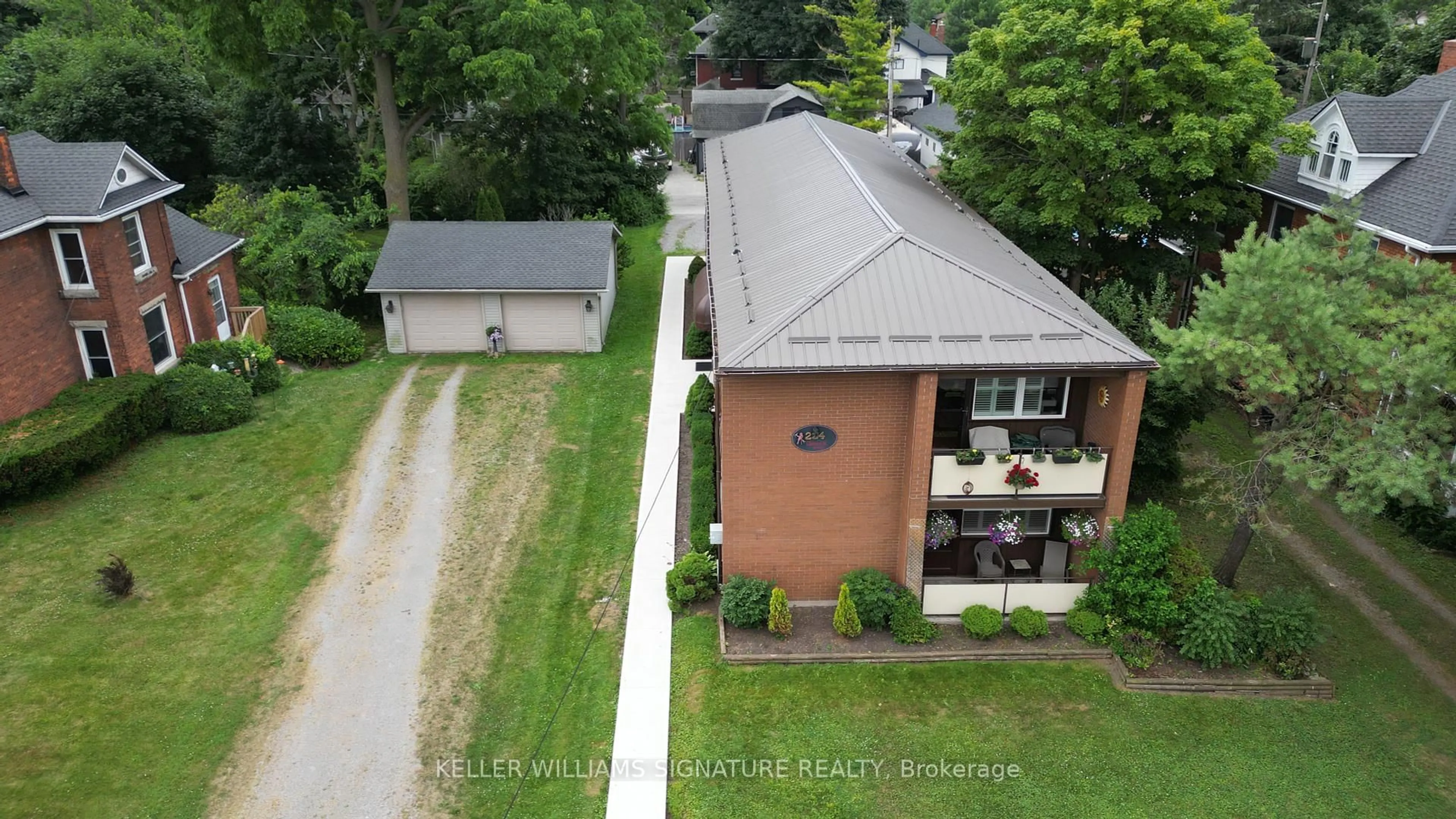 A pic from outside/outdoor area/front of a property/back of a property/a pic from drone, building for 224 Clarence St, Port Colborne Ontario L3K 3G6