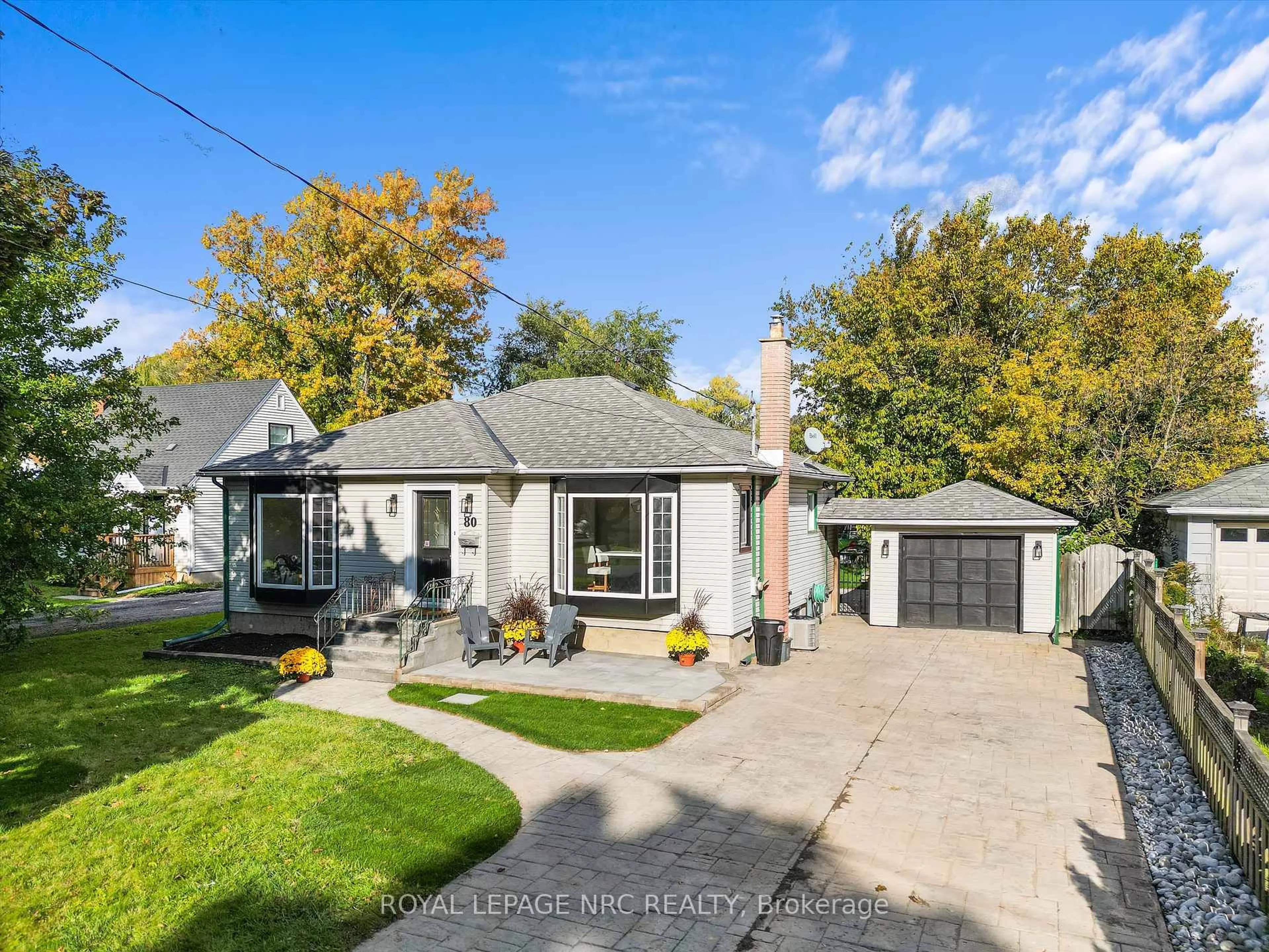 A pic from outside/outdoor area/front of a property/back of a property/a pic from drone, street for 80 Booth St, St. Catharines Ontario L2N 1X4