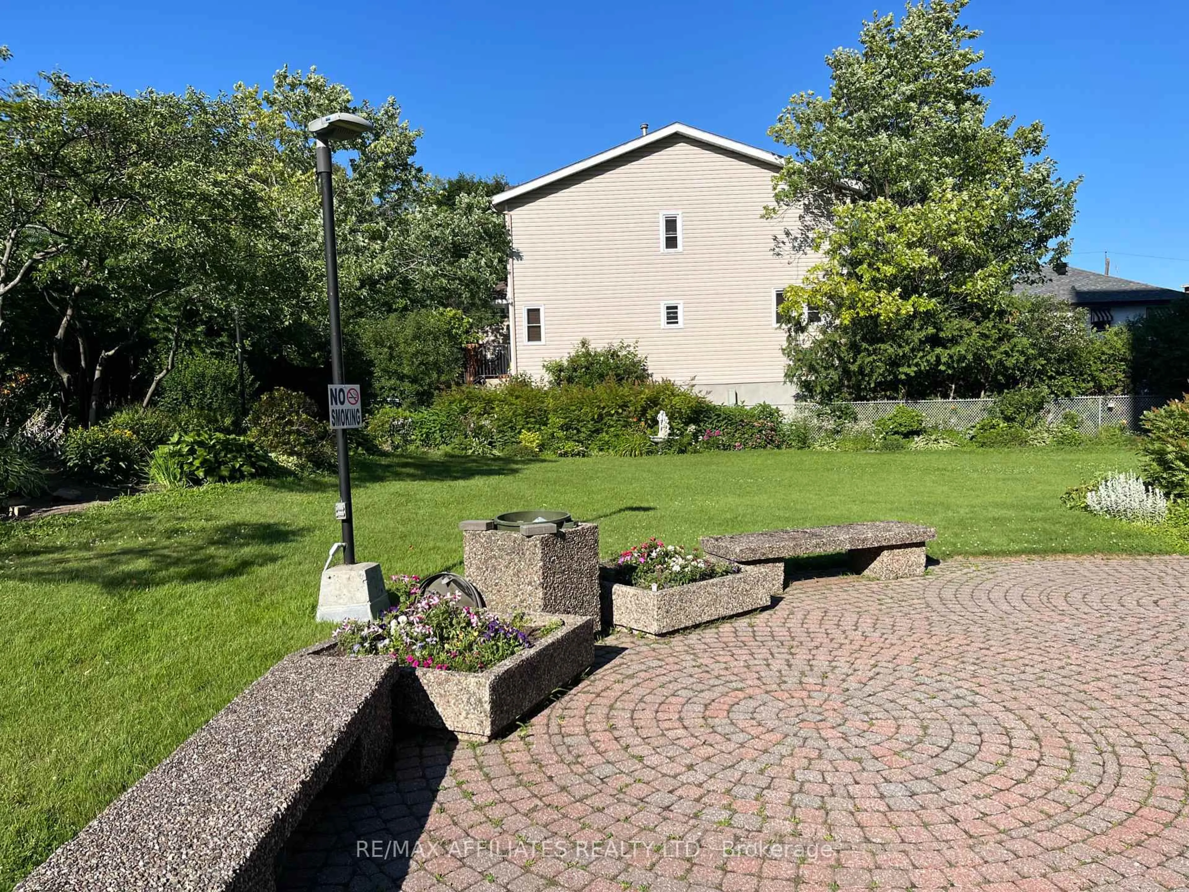 Patio, street for 555 BRITTANY Dr #407, Ottawa Ontario K1K 4C5