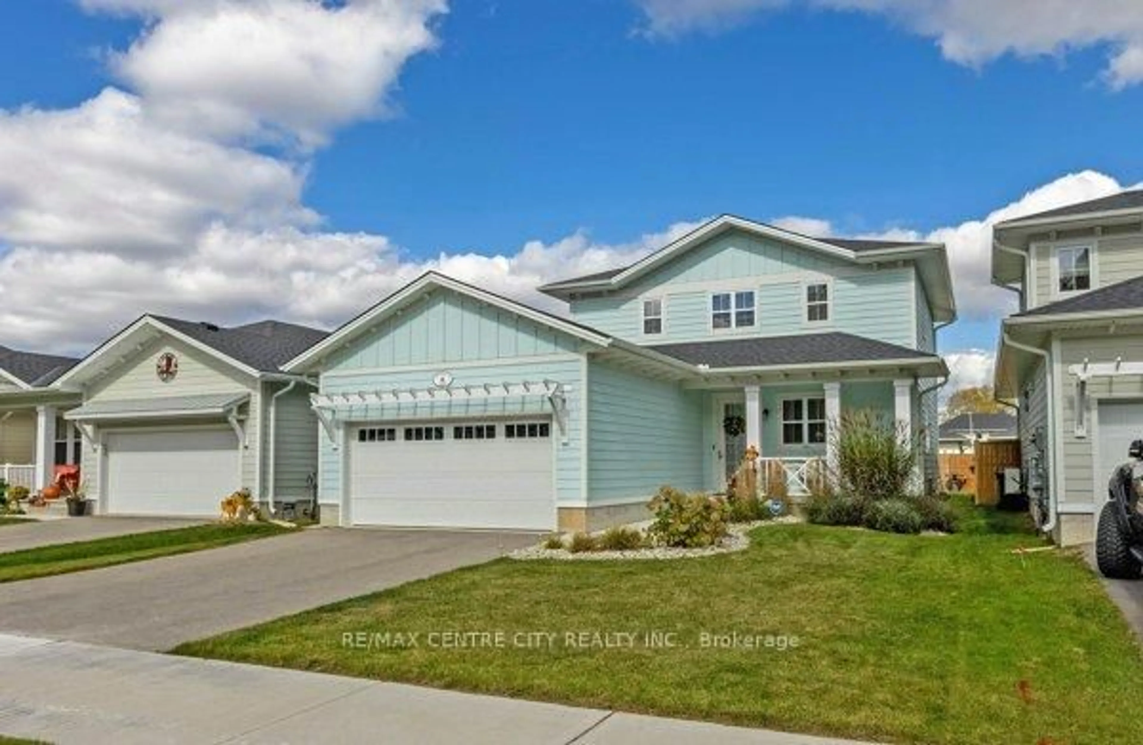 Home with vinyl exterior material, street for 429 George St, Central Elgin Ontario N5L 1G4