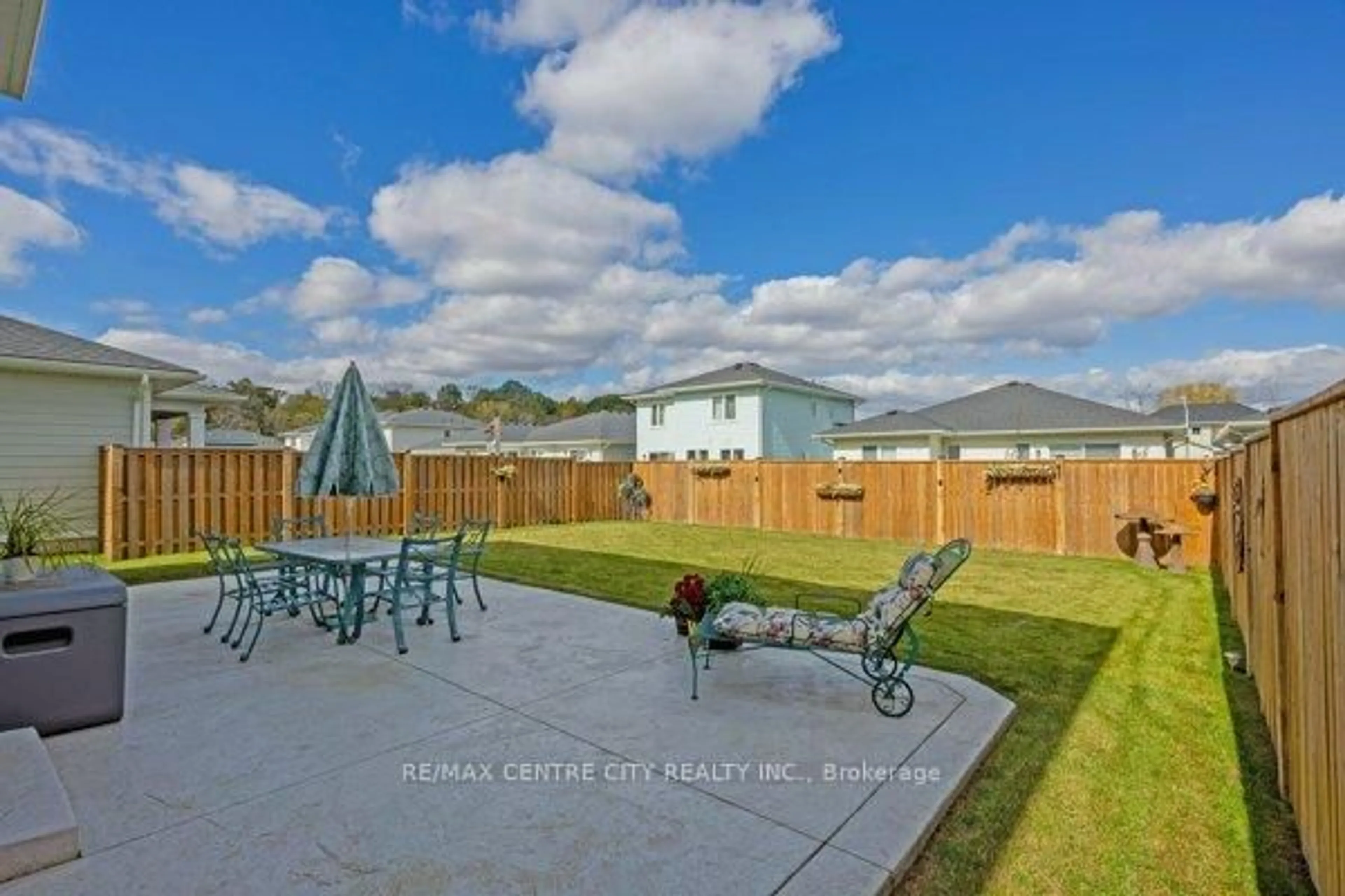 Patio, mountain view for 429 George St, Central Elgin Ontario N5L 1G4