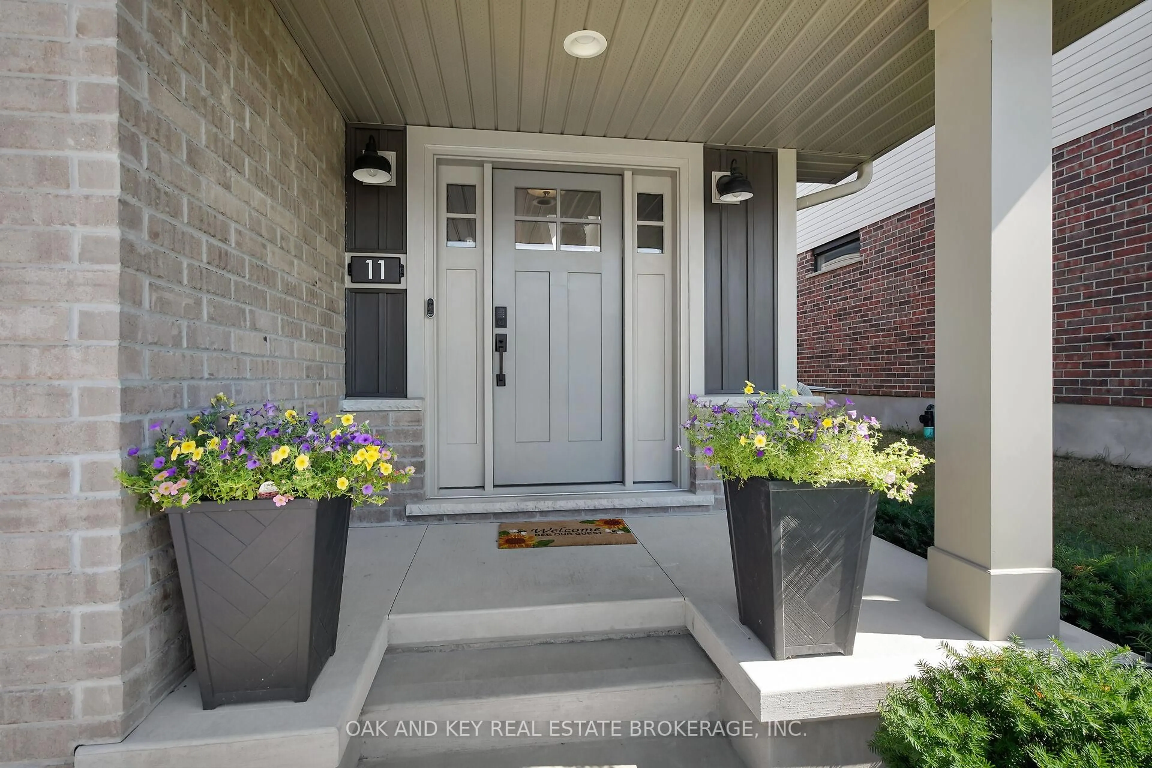 Indoor entryway for 11 Charter Creek Crt, St. Thomas Ontario N5R 0L2