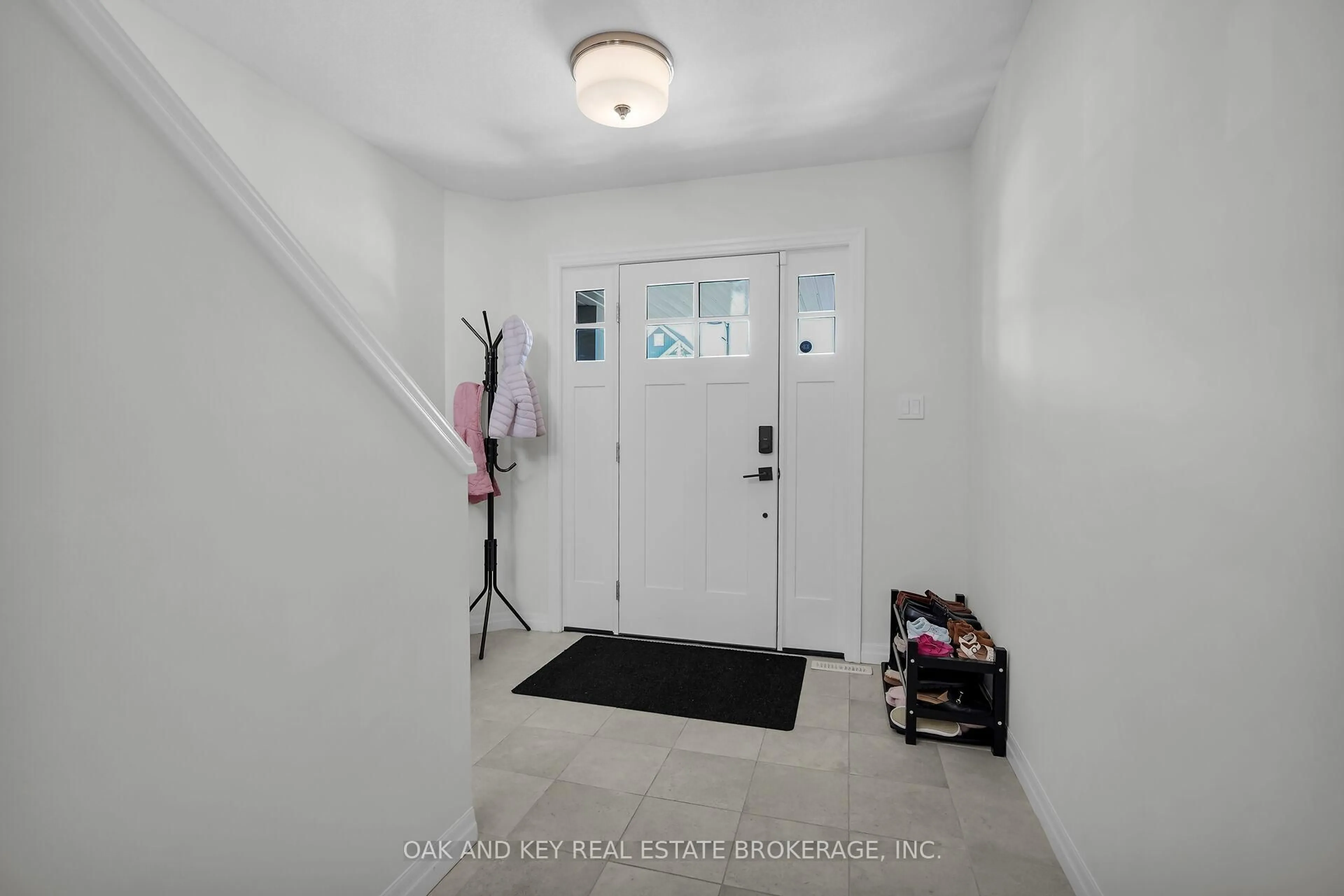 Indoor entryway for 11 Charter Creek Crt, St. Thomas Ontario N5R 0L2
