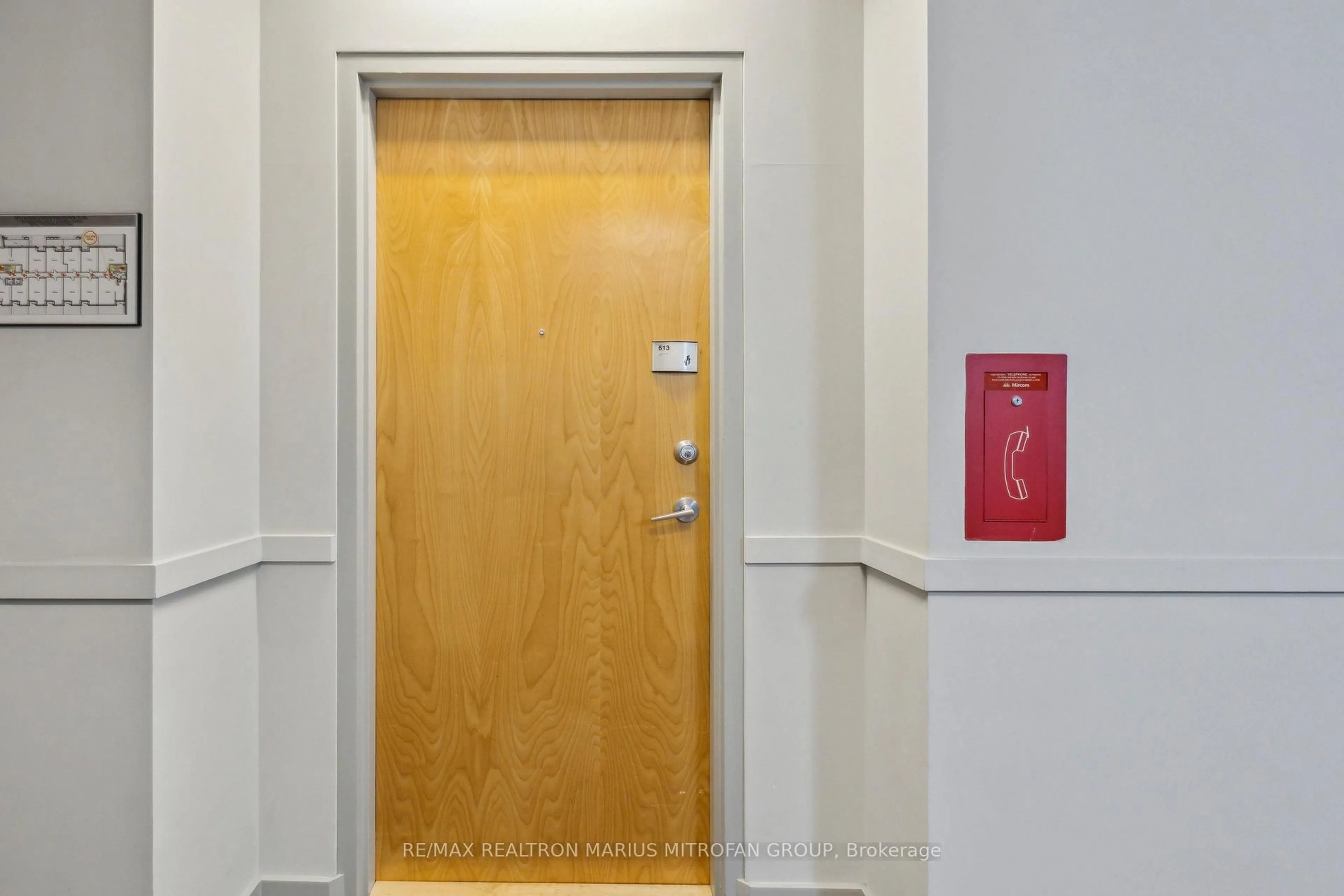 Indoor foyer for 1 Victoria St #613, Kitchener Ontario N2G 0B5