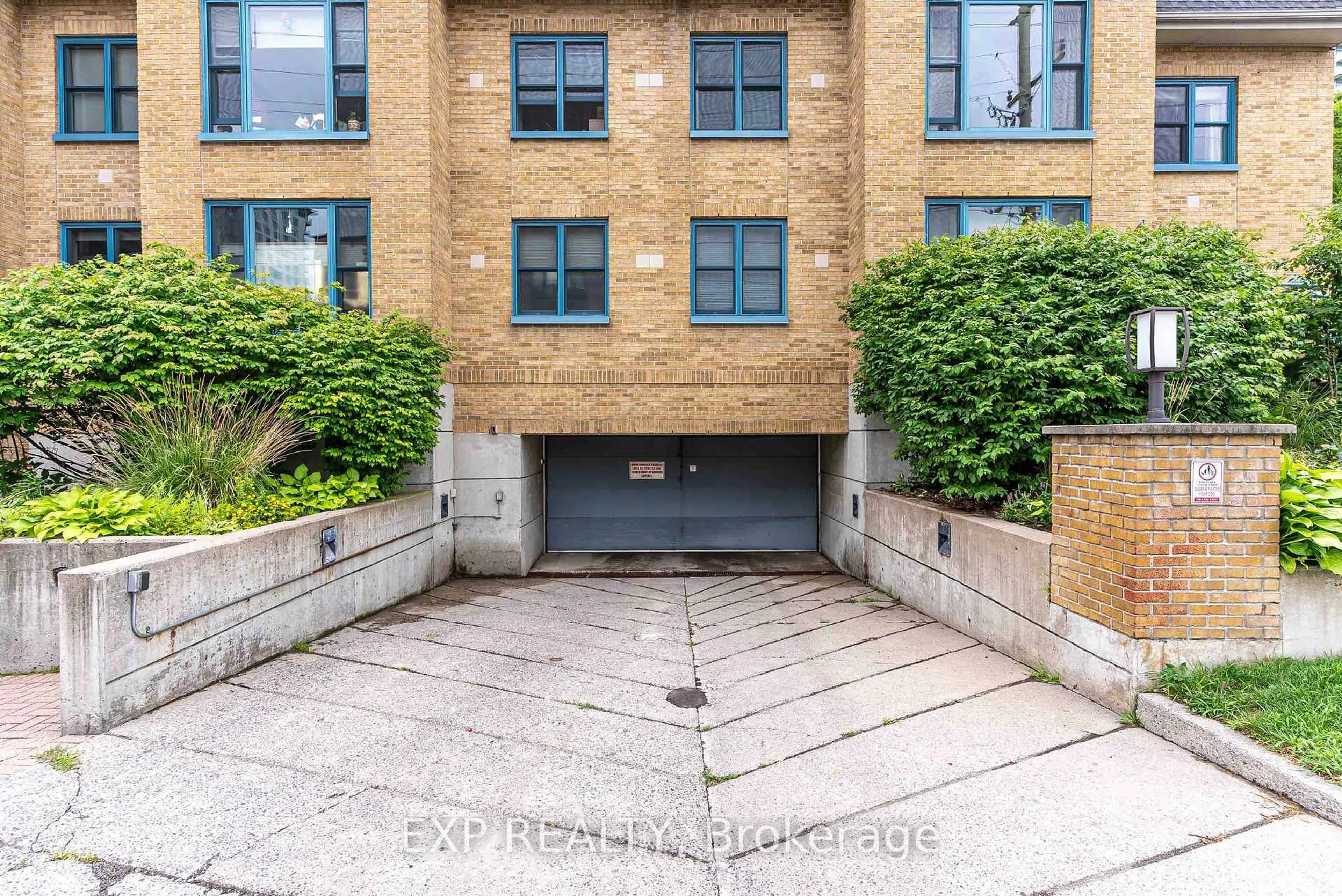 Patio, street for 202 Hinchey Ave #211, Ottawa Ontario K1Y 1L7
